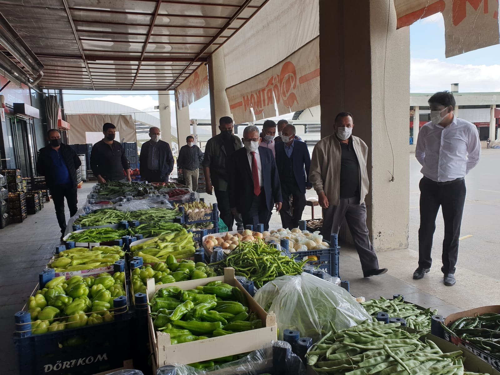 Başkan Büyükkılıç, Yeni Hal Esnafını Ziyaret Etti