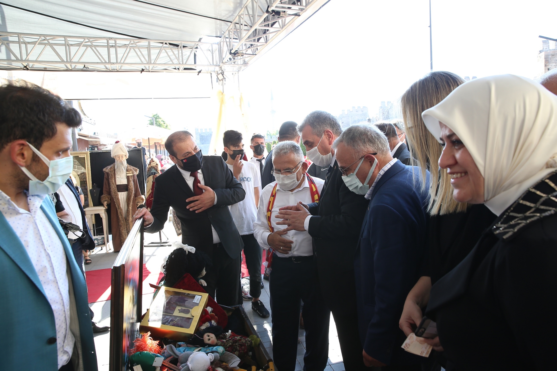 Büyükşehir’den Tarihi Kalede “Sanat” Sergisi