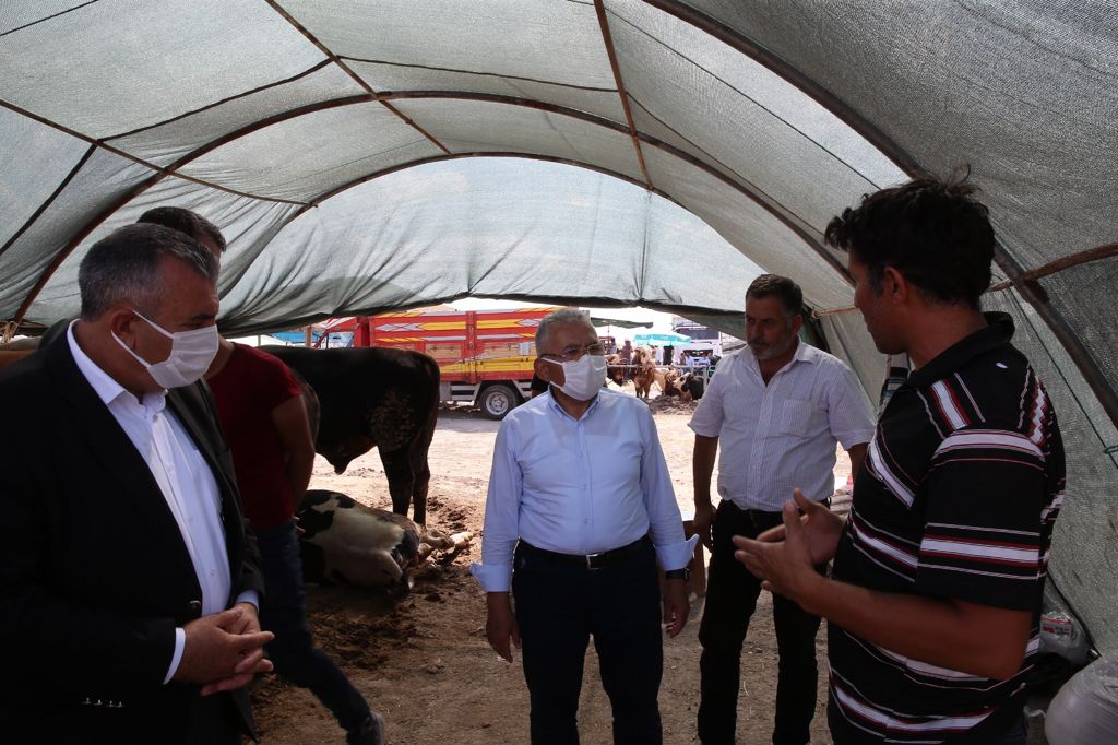 Başkan Büyükkılıç, Kurban Satış Yerlerini ve Kesim Alanlarını İnceledi