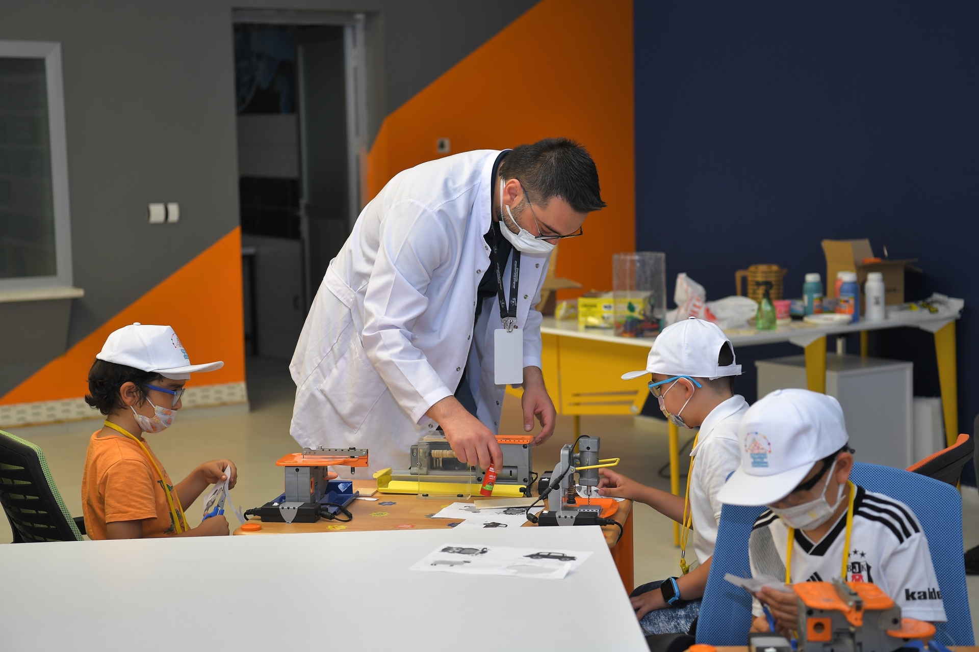 Büyükşehir’in Bilim Merkezi’nde Bilim Kampları Başladı