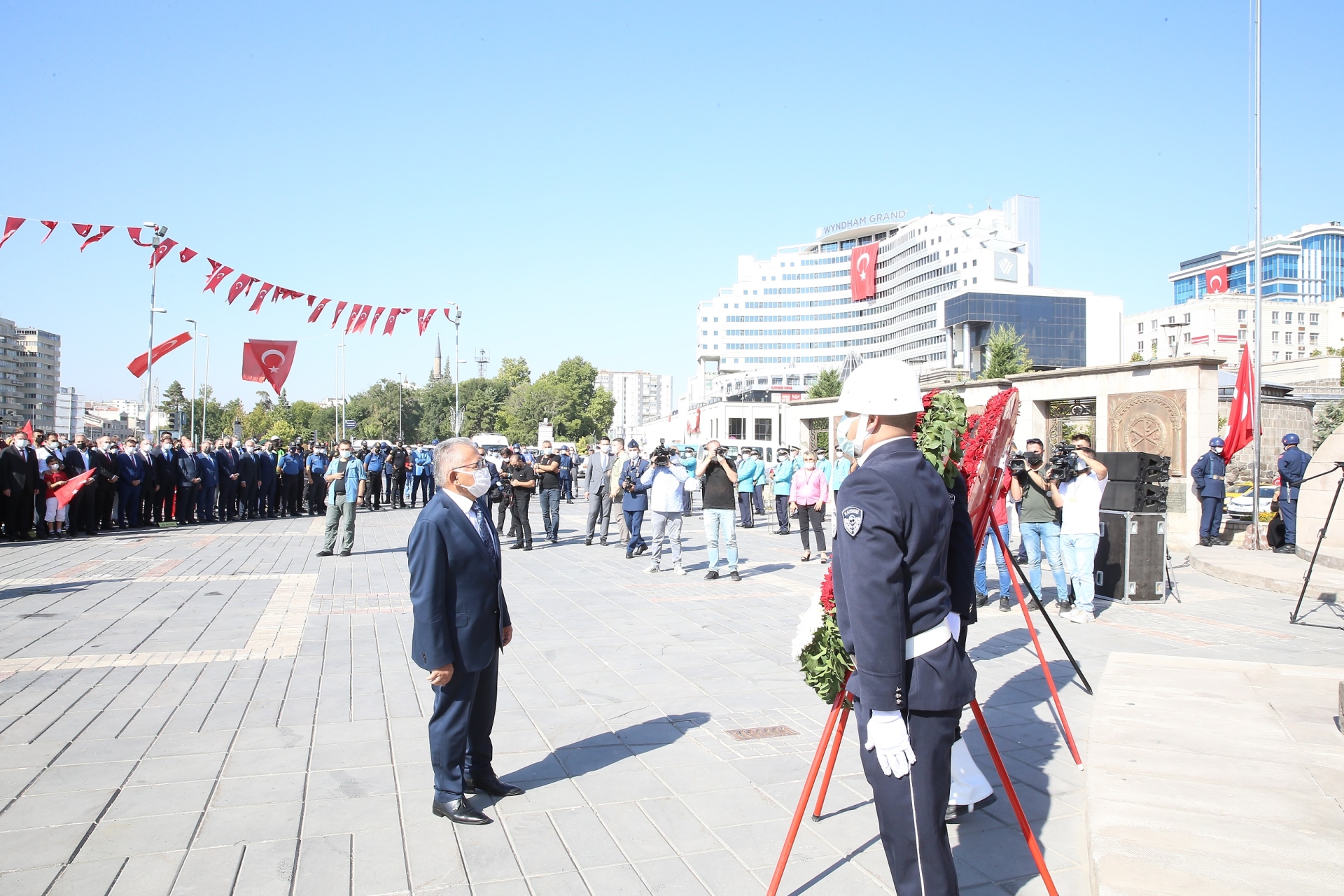 Büyükkılıç, Büyük Zaferin 99. Yıldönümünü Kutladı, Kahraman Şehitleri Ziyaret Etti