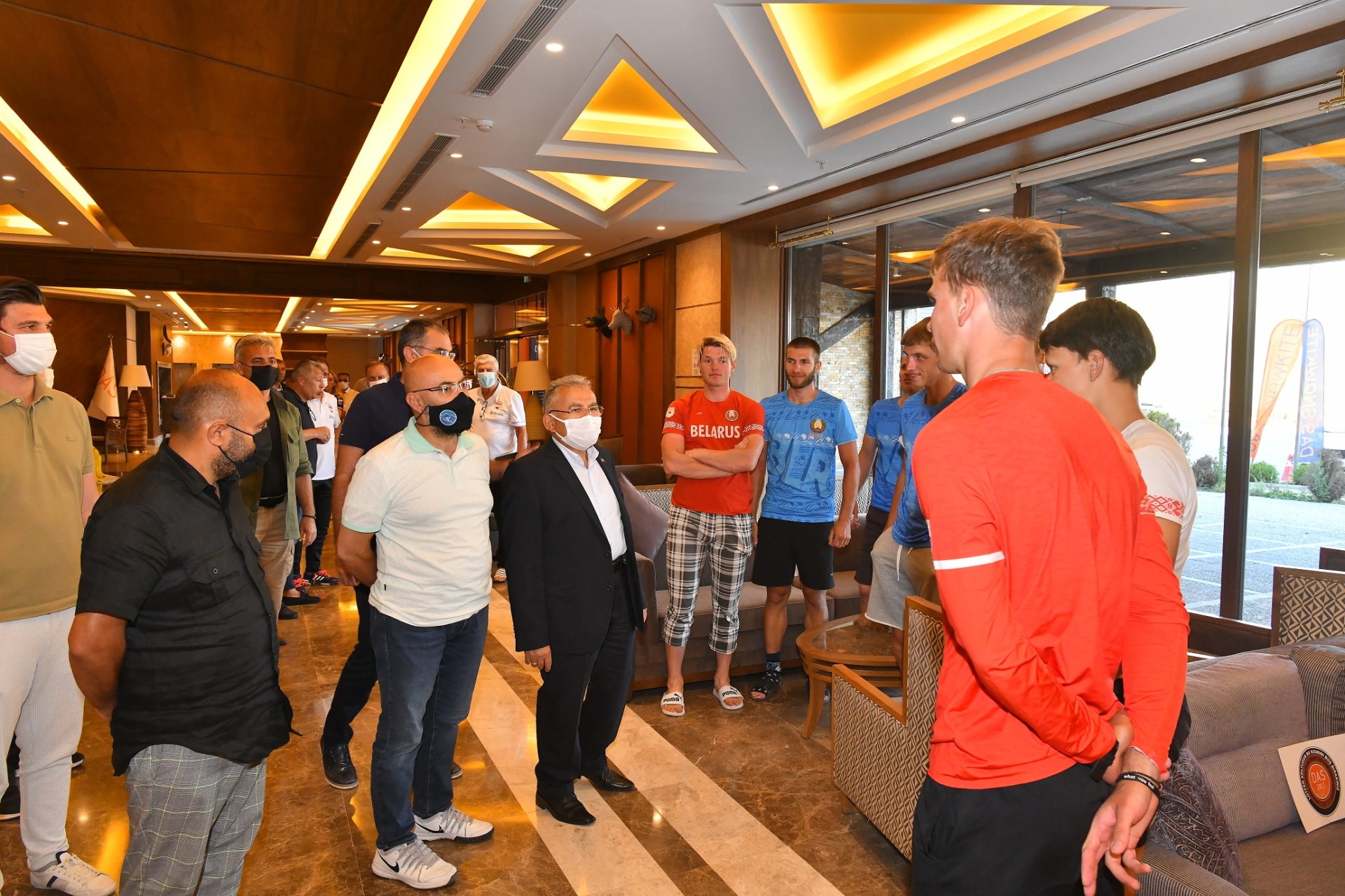 Büyükkılıç, Erciyes’i Tercih Eden Yabancı Sporcularla Bir Araya Geldi