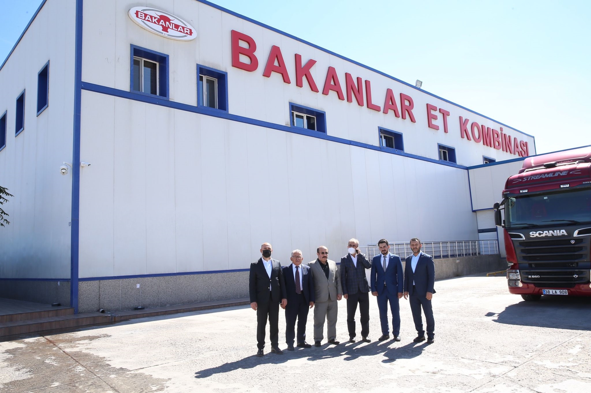 Başkan Büyükkılıç Pastırma ve Sucuğun Merkezi Karpuzatan'da Esnafla Buluştu