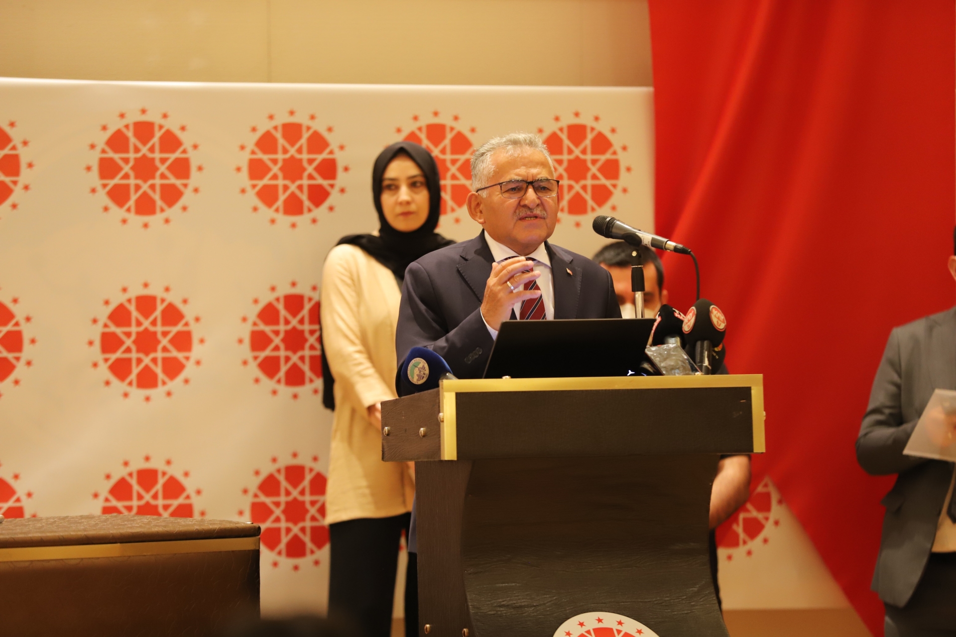 Başkan Büyükkılıç, Yaygın ve Yerel Medya Mensupları ile Panelde Buluştu