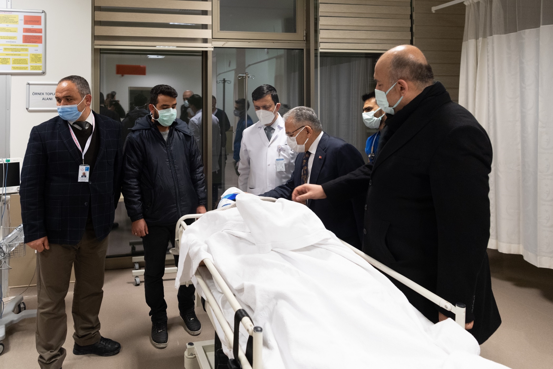 Başkan Büyükkılıç, Elim Kazada Vefat Eden Öğrencilerin Cenaze Törenine Katıldı, Yaralıları Ziyaret Etti