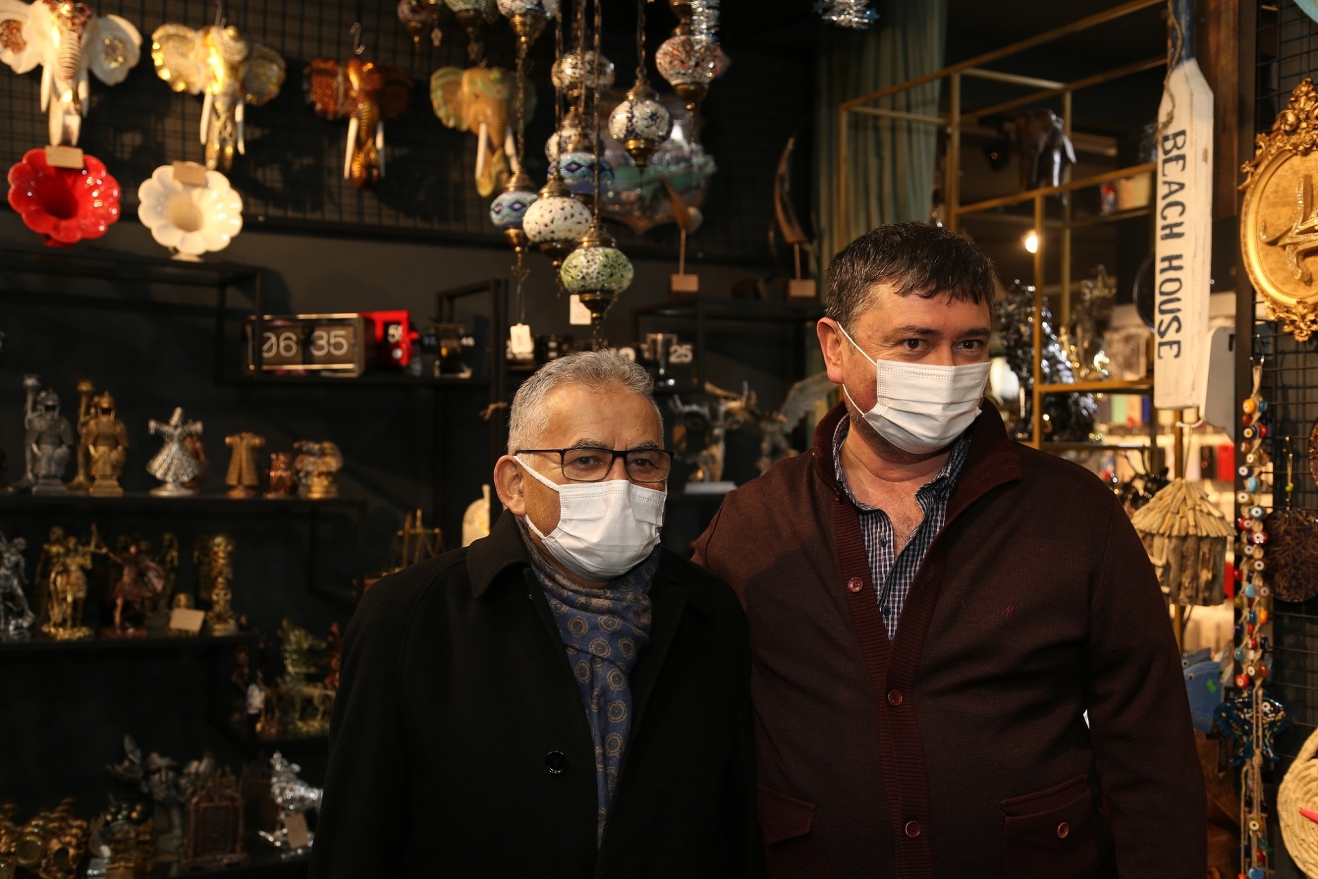 Başkan Büyükkılıç, Esnaf Ziyaretinde 35 Yıl Önce İyileştirdiği Hastasıyla Karşılaştı