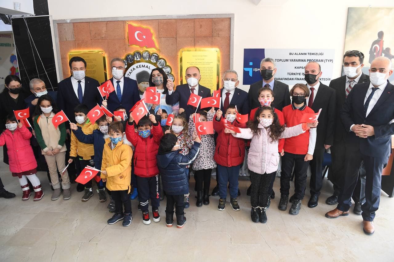 Başkan Büyükkılıç Miniklere Karne Dağıttı