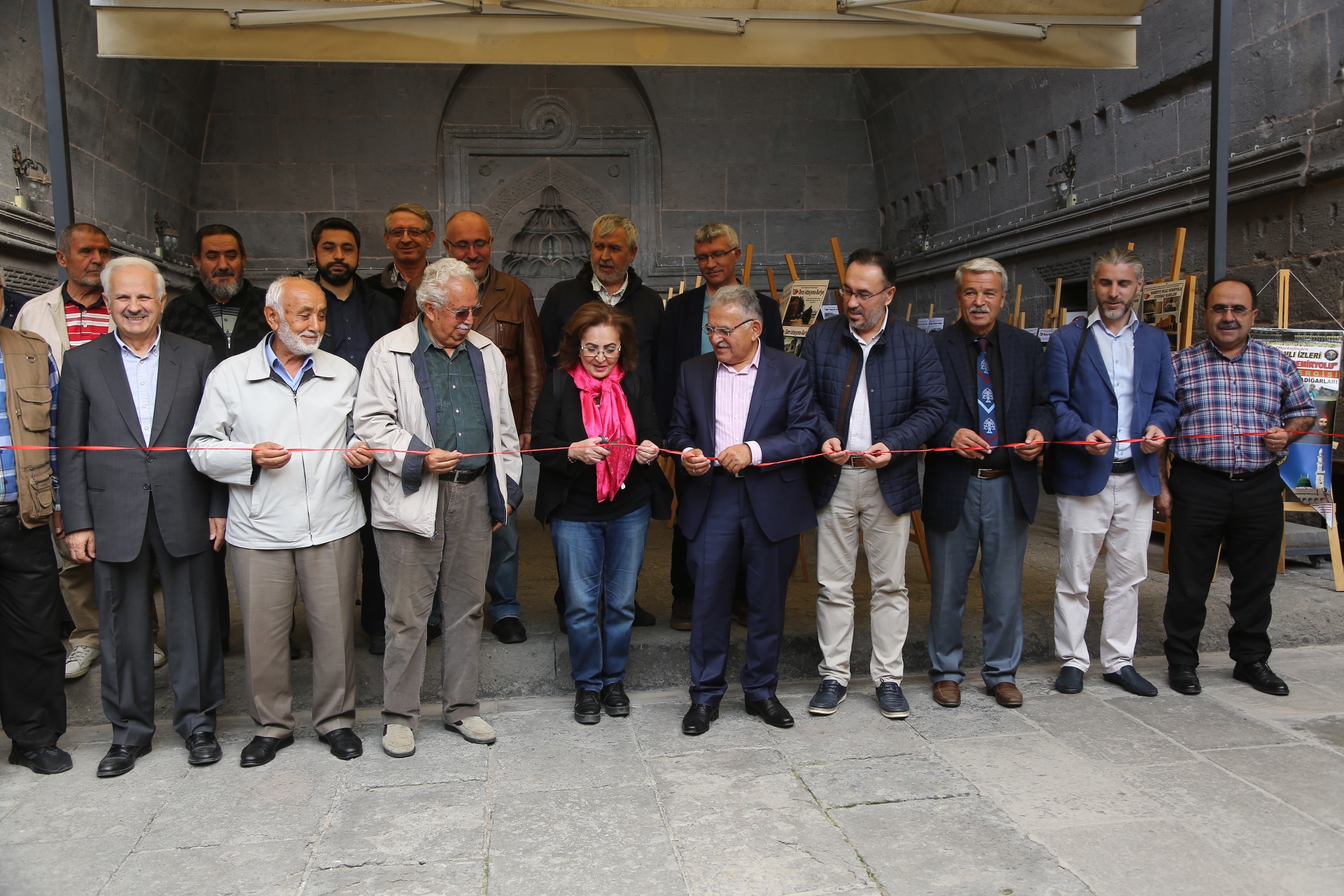 Başkan Büyükkılıç, İki Ayrı Açılış Töreninde Vatandaşlarla Buluştu