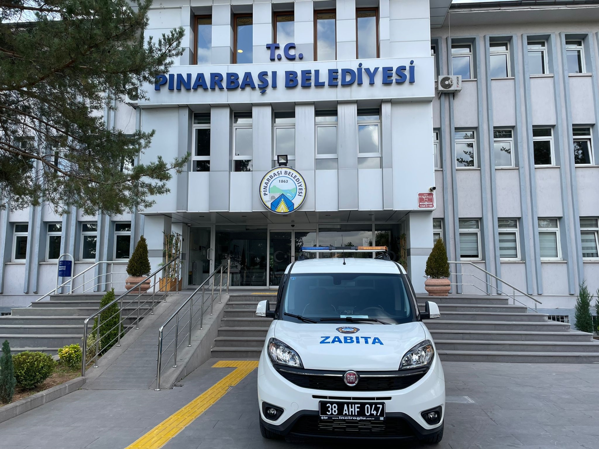 Büyükşehir’den Pınarbaşı Belediyesi’ne Yeni Zabıta Aracı Desteği