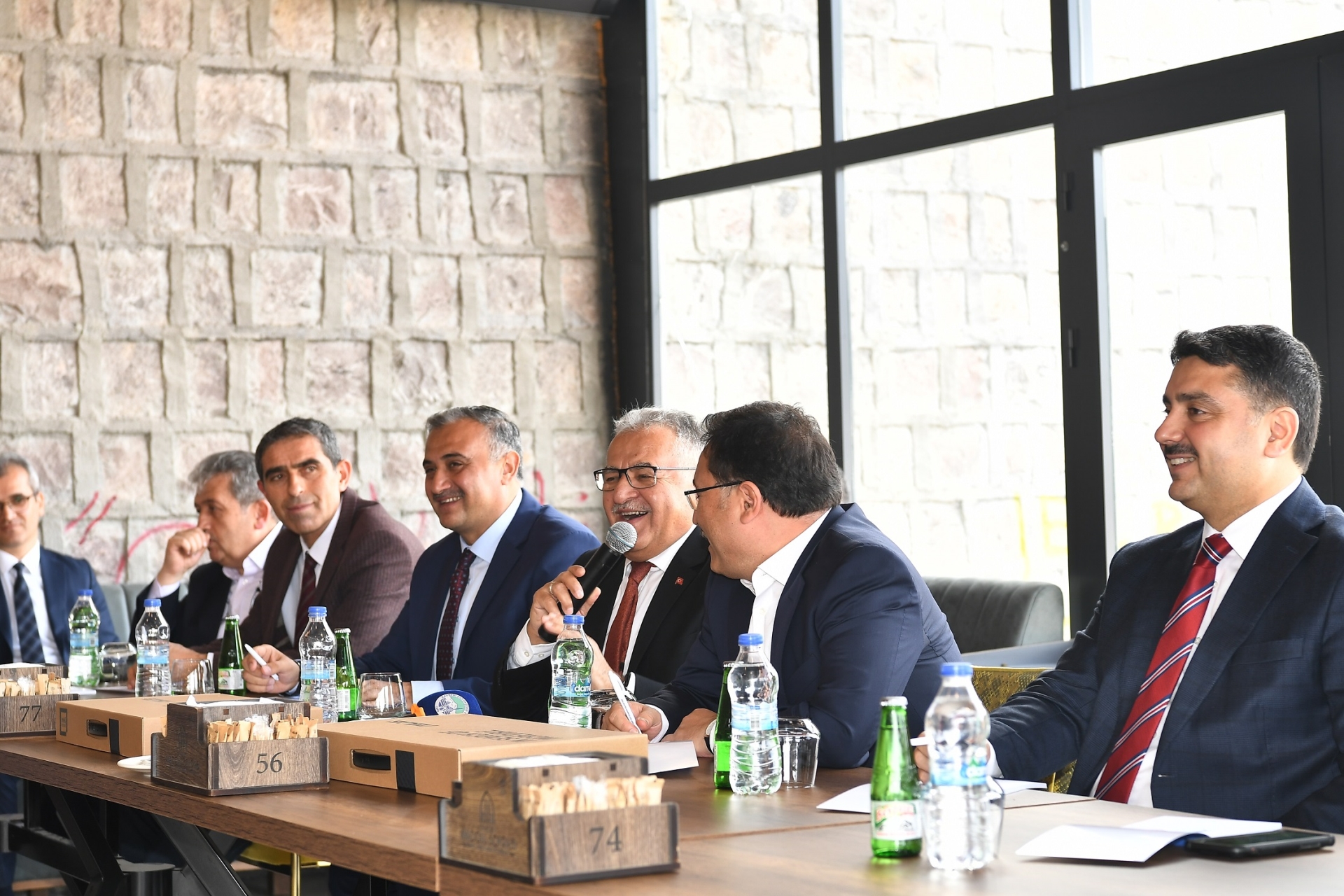 Başkan Büyükkılıç ve Vali Çiçek, Develi’de 77 Muhtarla Buluştu