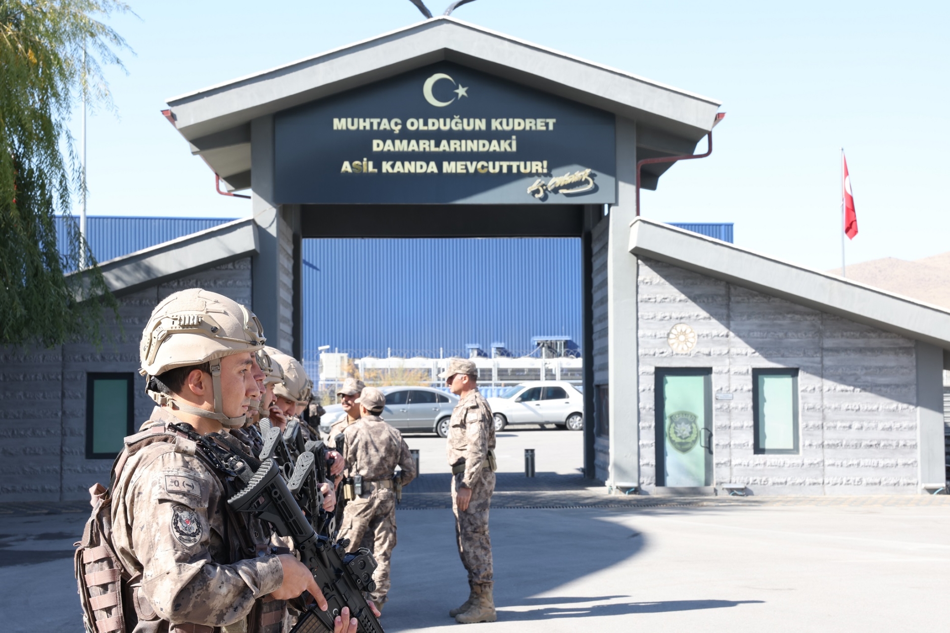 Büyükkılıç ile Çiçek, PÖH Timlerini Suriye’ye Dualarla Uğurladı