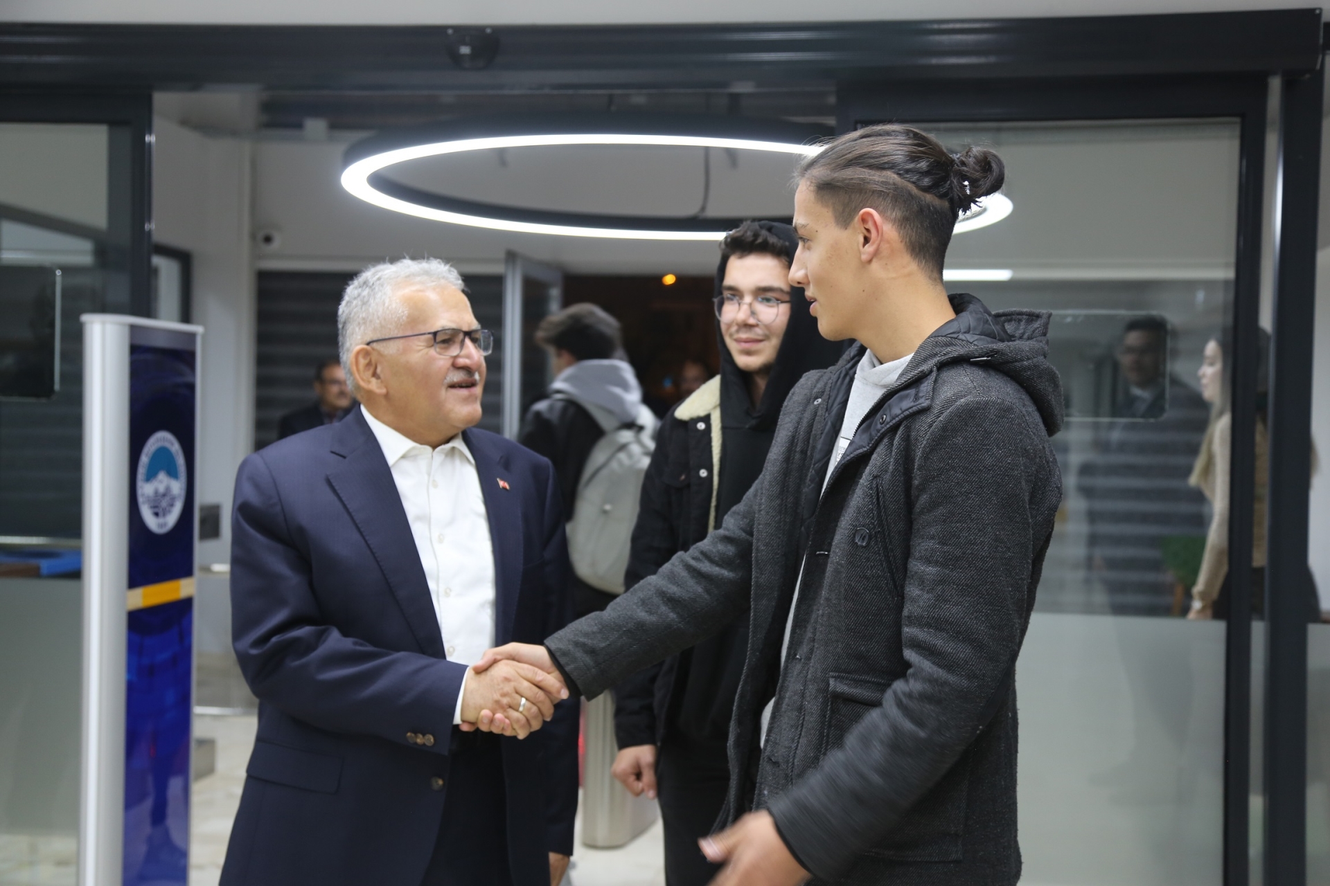 Öğrencilere Kütüphanede “Başkan” Sürprizi