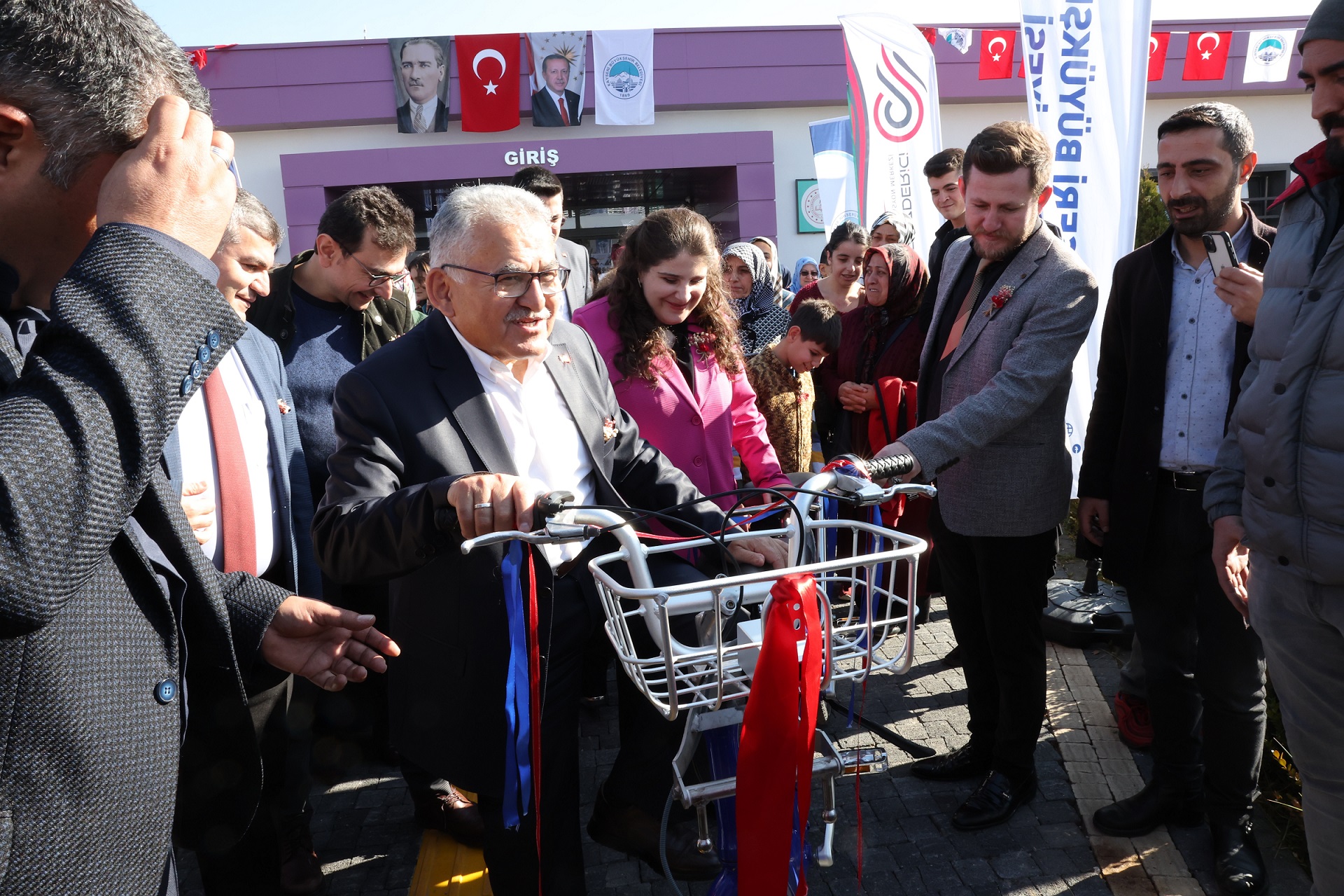 Büyükkılıç’tan Duygulandıran Jest