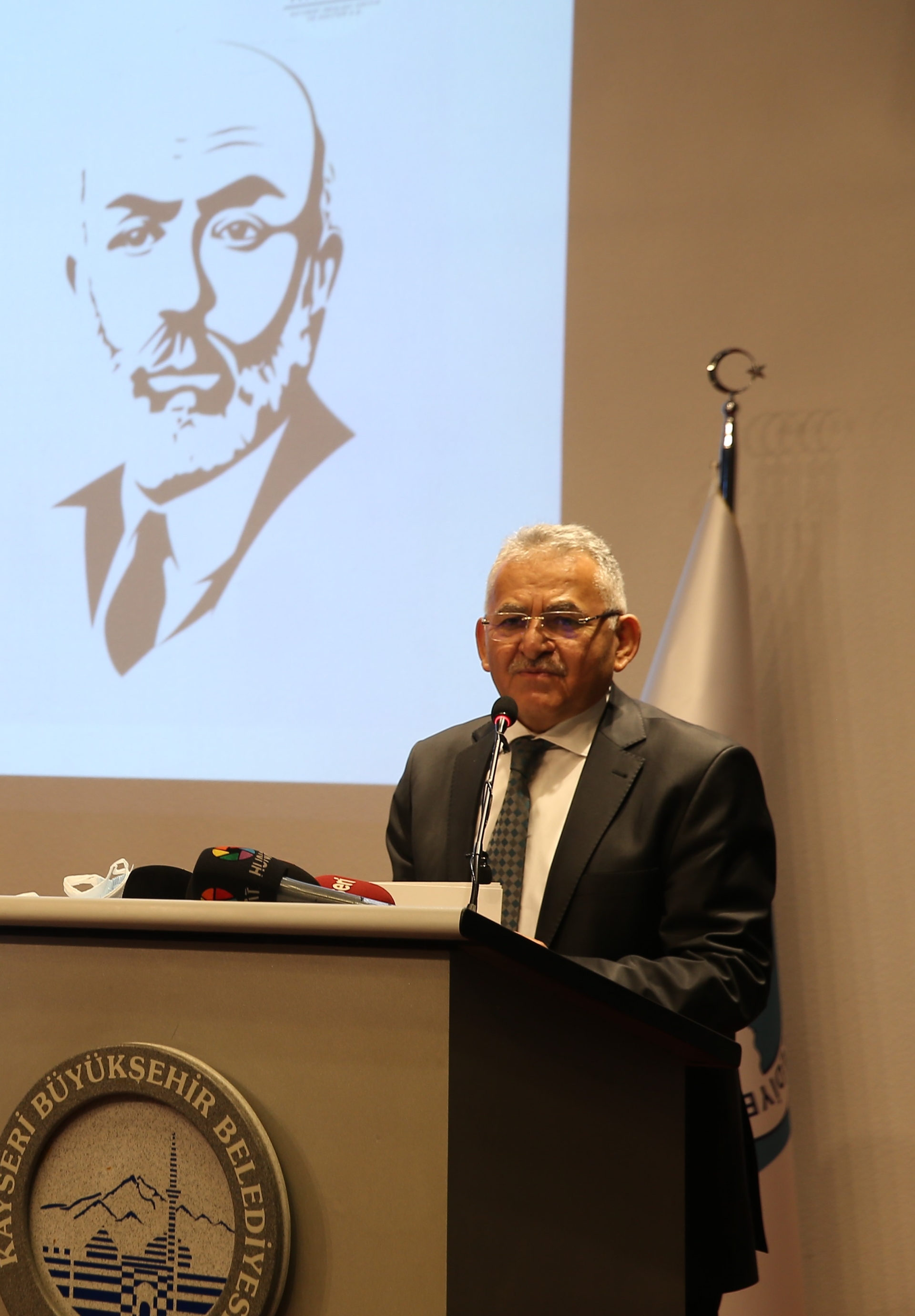 Büyükkılıç: “İstiklal Şairimizi Minnet ve Özlemle Yâd Ediyorum”