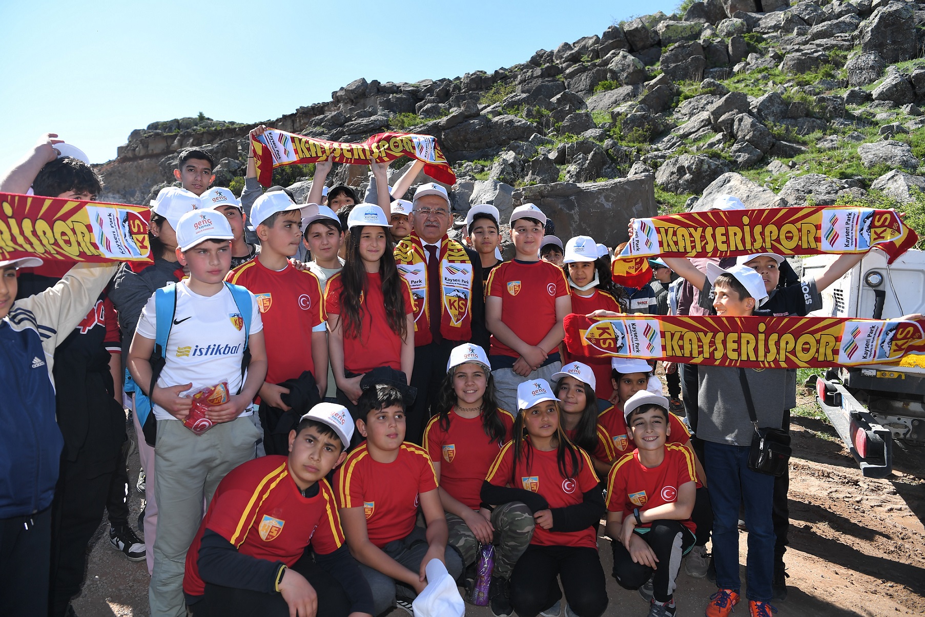 Başkan Büyükkılıç: “Fidanlar da Gençlerimiz de Ülkemizin Geleceği”