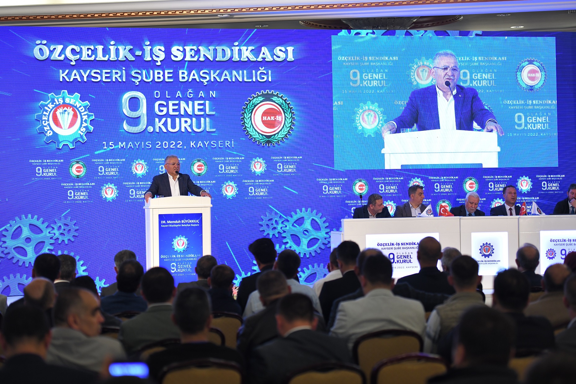 Başkan Büyükkılıç’a Konfetili ve Tezahüratlı Karşılama