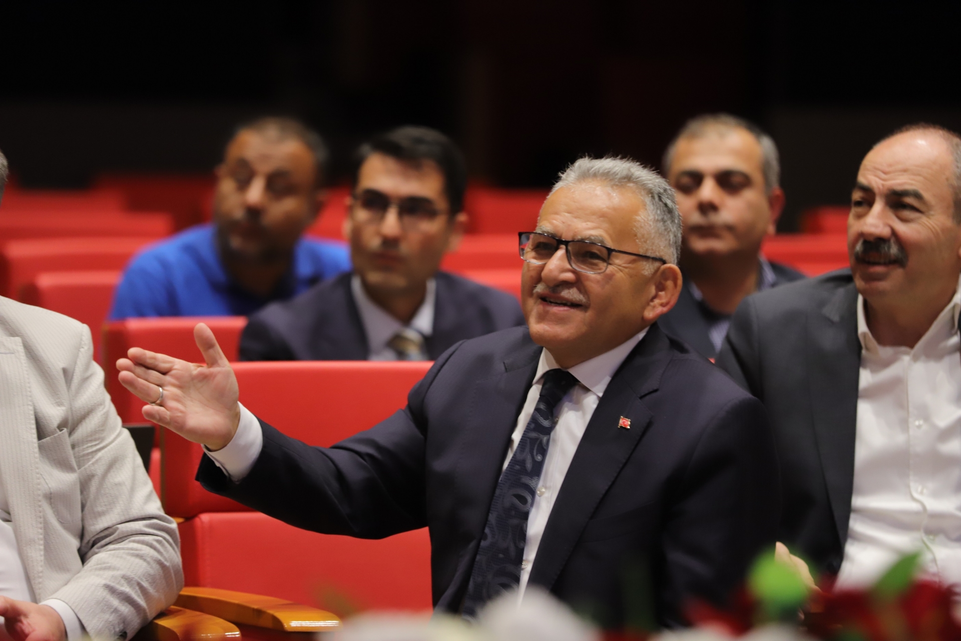 Başkan Büyükkılıç’tan “Çarşı Cephe ve Zemin Düzenlemesi” İçin İstişare Toplantısı