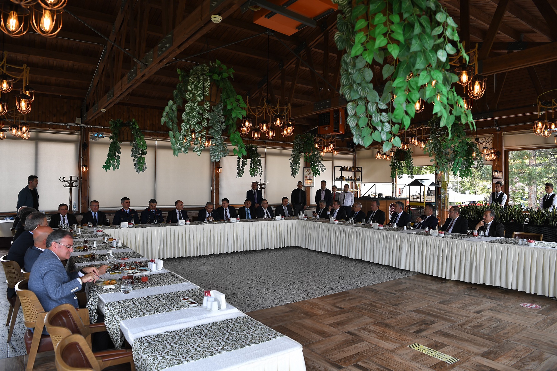 Başkan Büyükkılıç’tan Vali Günaydın Onuruna Veda Yemeği