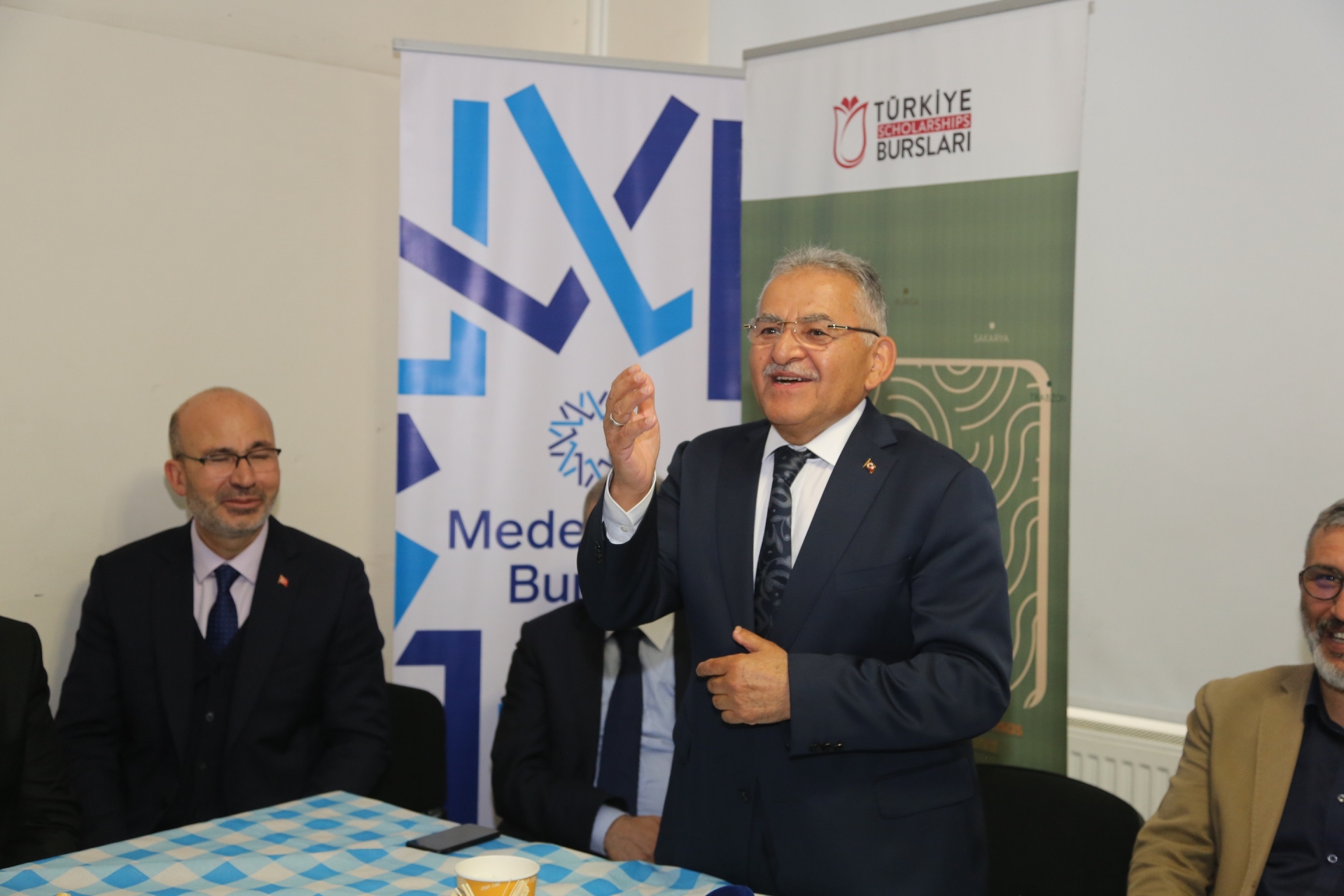 Büyükkılıç'tan Uluslararası Öğrencilerle “Rengârenk” Bayram Kutlaması