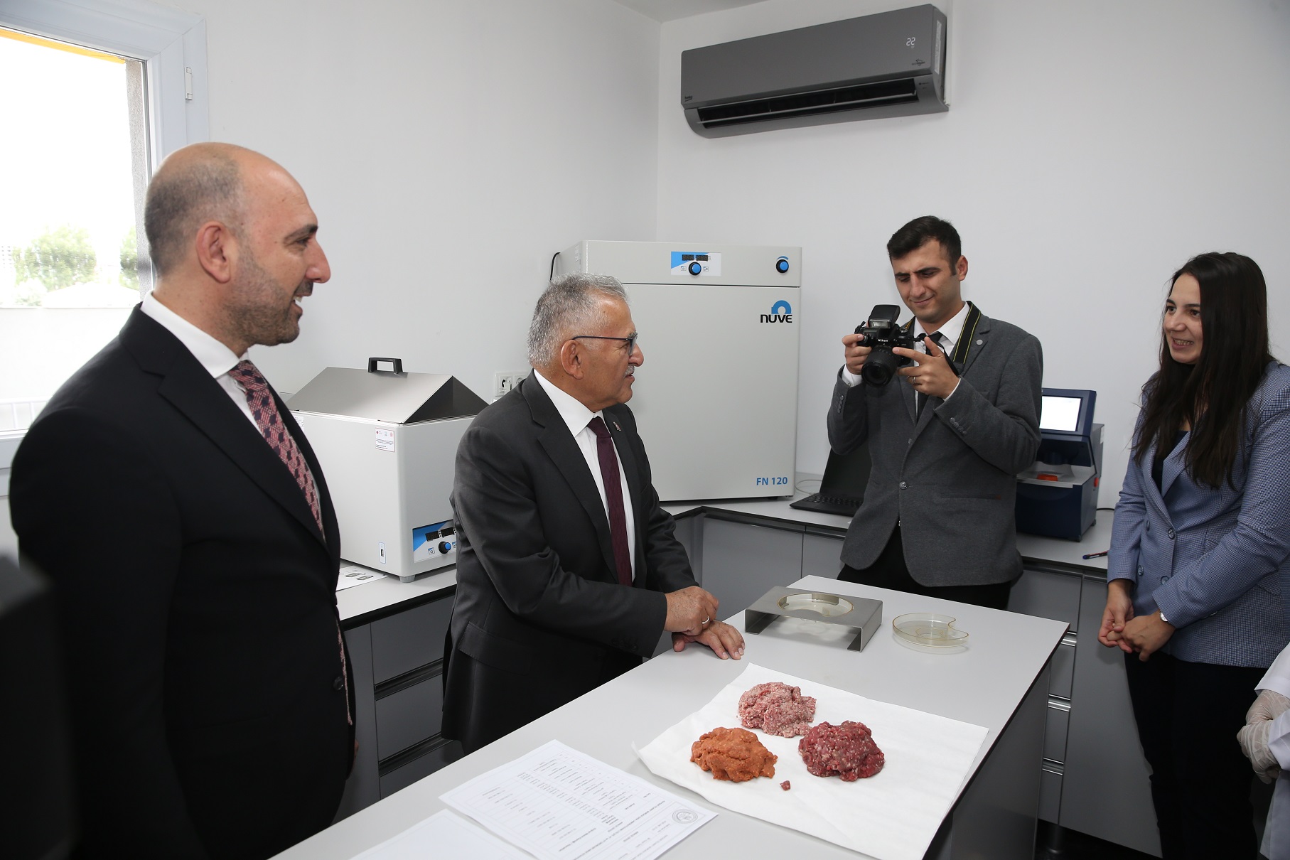 Başkan Büyükkılıç, Anadolu’da İlk ve Tek Olan Ar-Ge Merkezi’nde İncelemelerde Bulundu