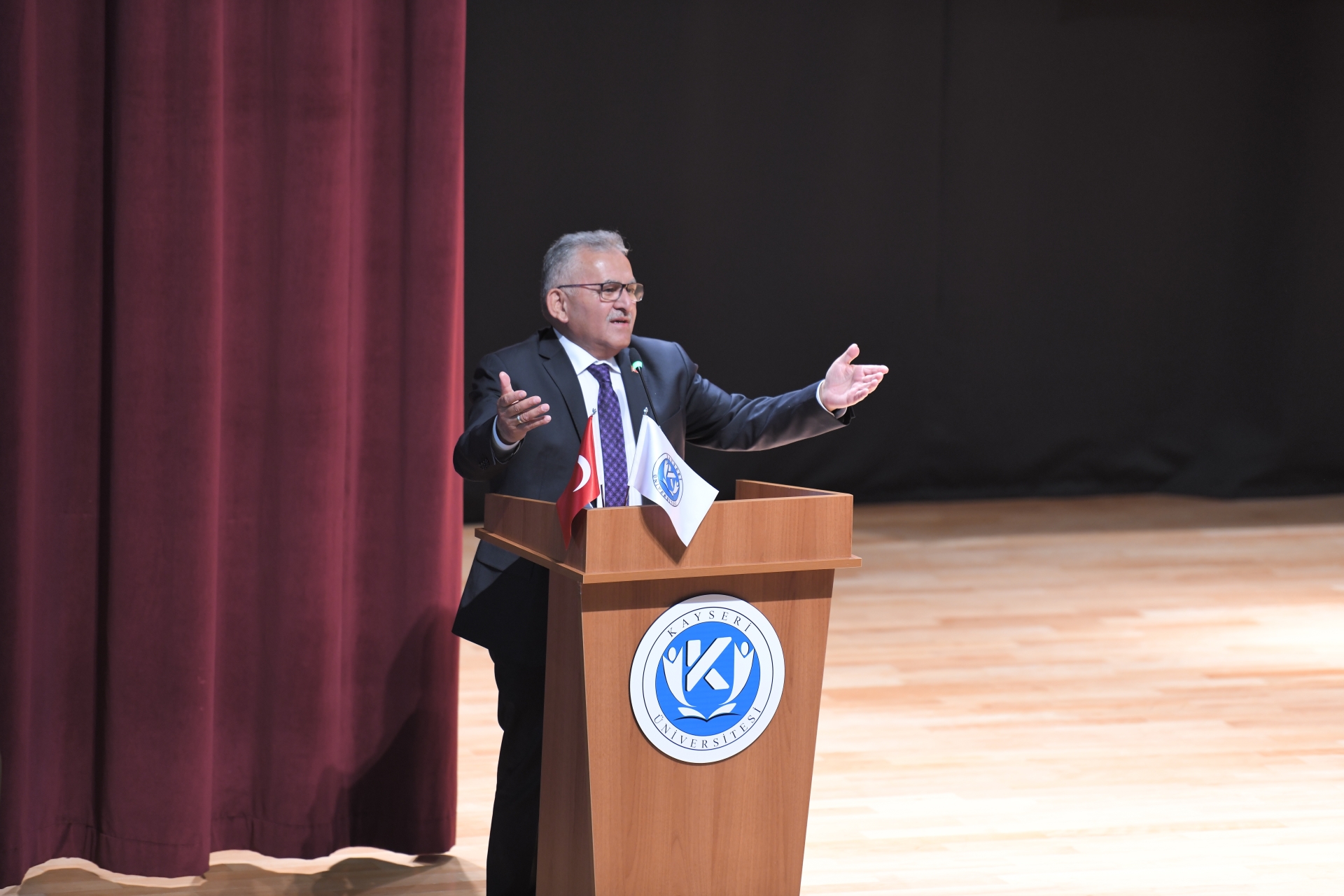 Başkan Büyükkılıç, İlk Mezunların Heyecanına Ortak Oldu