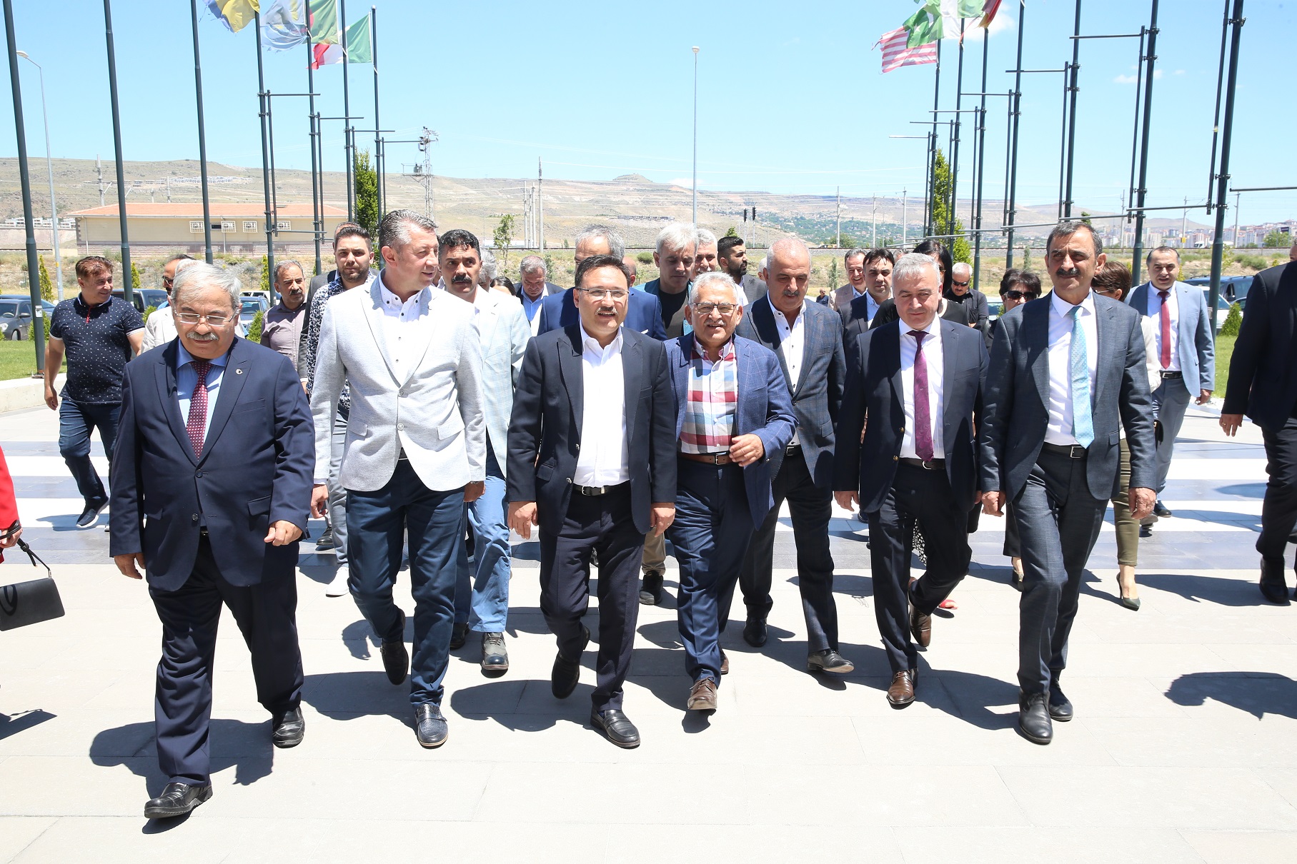 Başkan Büyükkılıç, Vali Çiçek İle Birlikte “Gesi Bağları” Düeti Yaptı