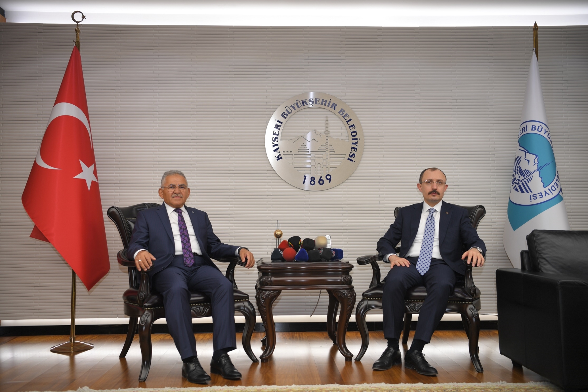 Bakan Muş’tan Başkan Büyükkılıç’a Tebrik ve Teşekkür