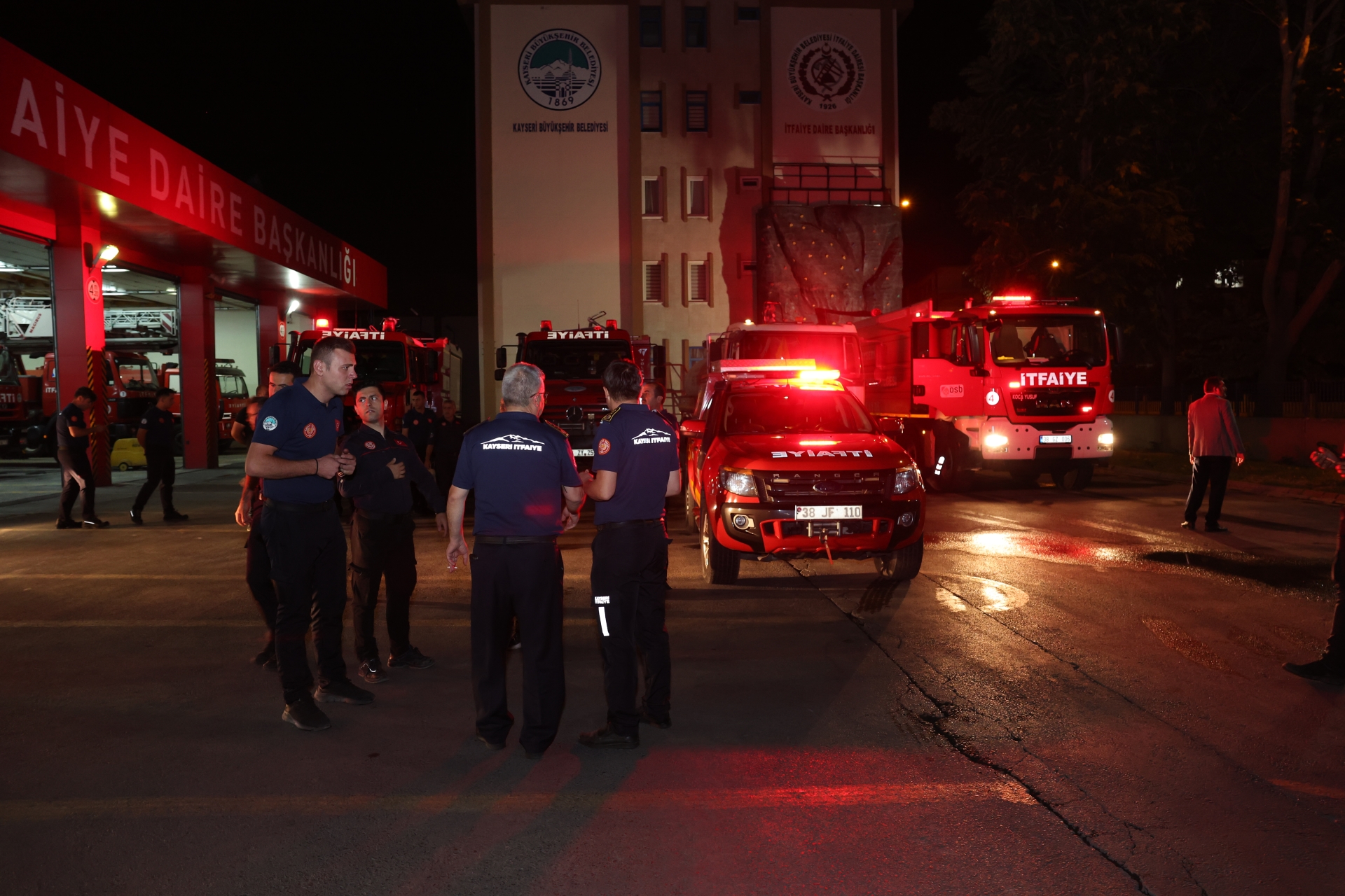 Kayseri İtfaiyesi'nden Mersin'e 5 Araç, 15 Personel ile Destek