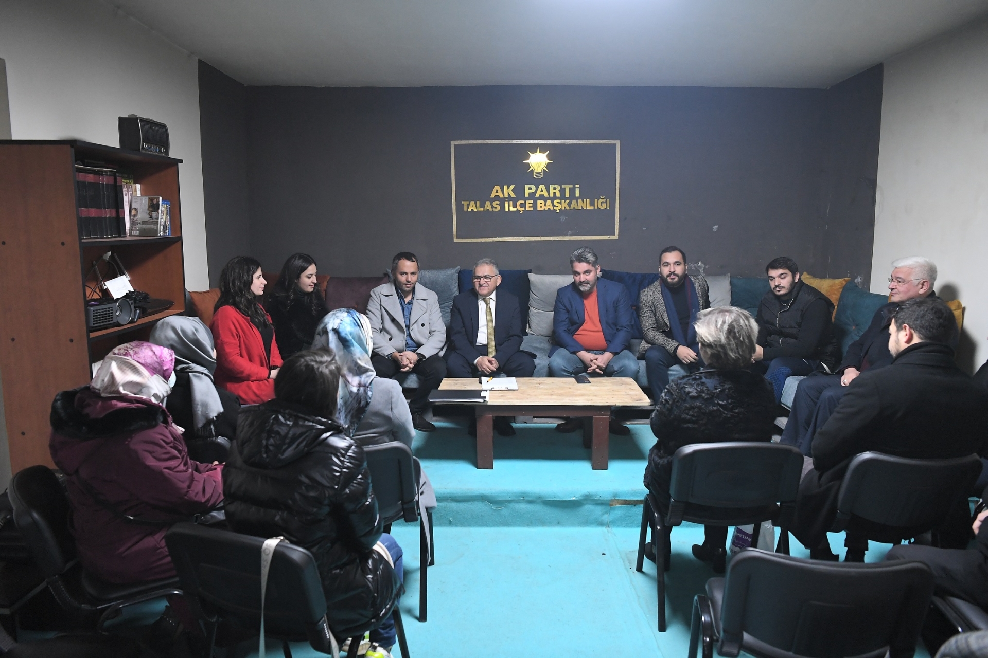 Başkan Büyükkılıç, AK Parti Talas İlçe Başkanlığı Yönetim Kurulu Toplantısına Katıldı