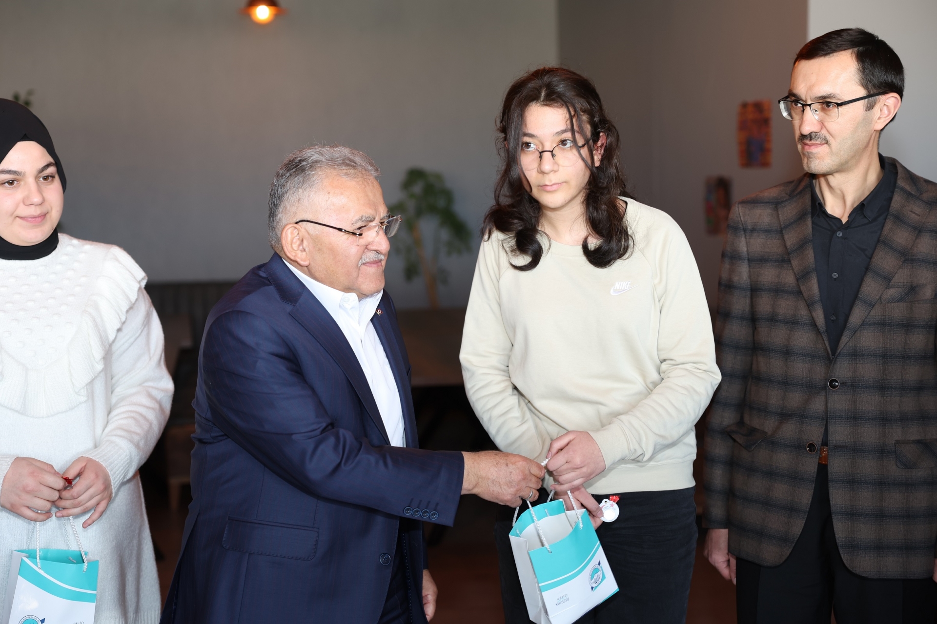 Başkan Büyükkılıç, Develi’de Başarılı Öğrencileri Ödüllendirdi