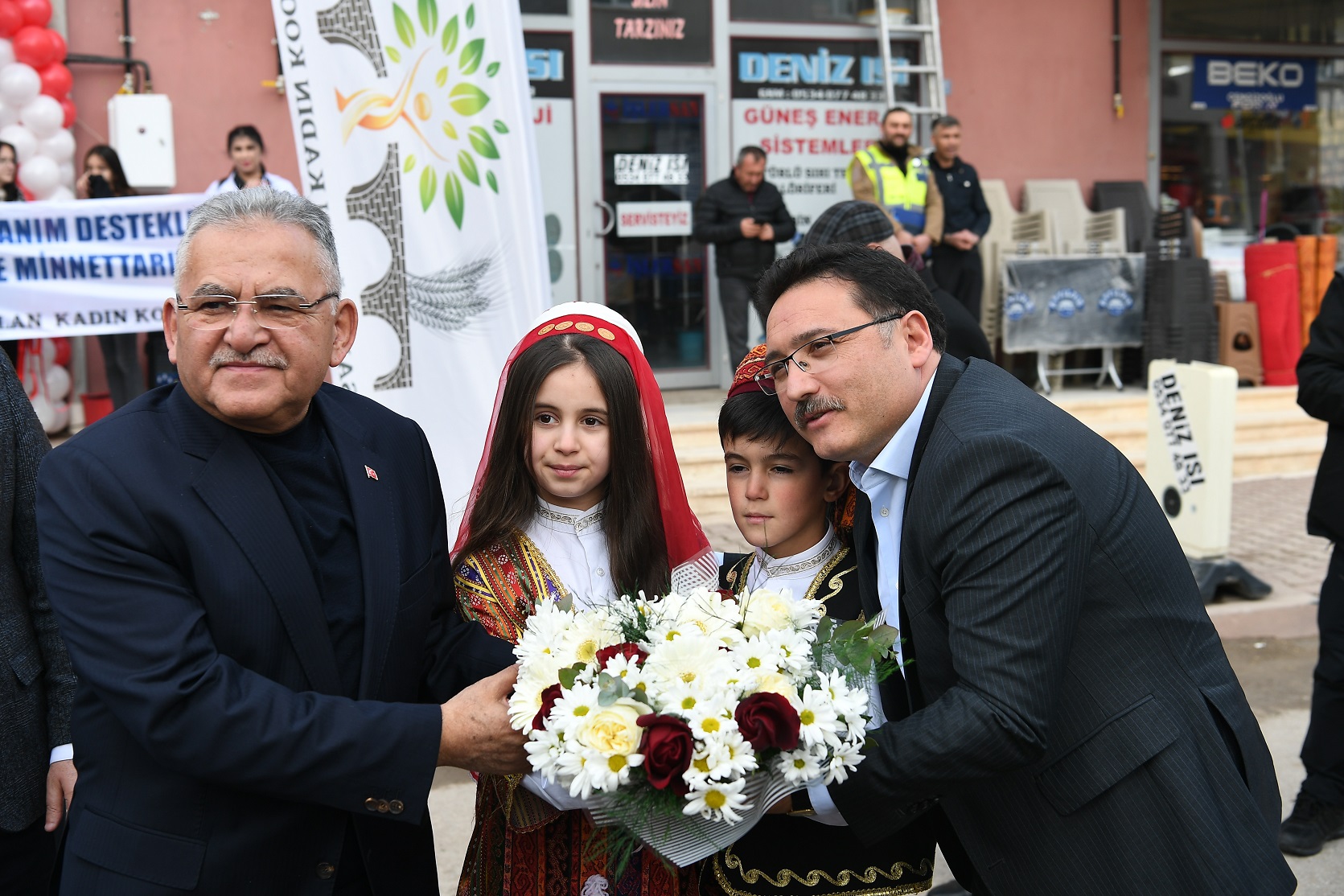 Başkan Büyükkılıç ile Vali Çiçek’ten Sarıoğlan’a “Yatırım” Çıkarması