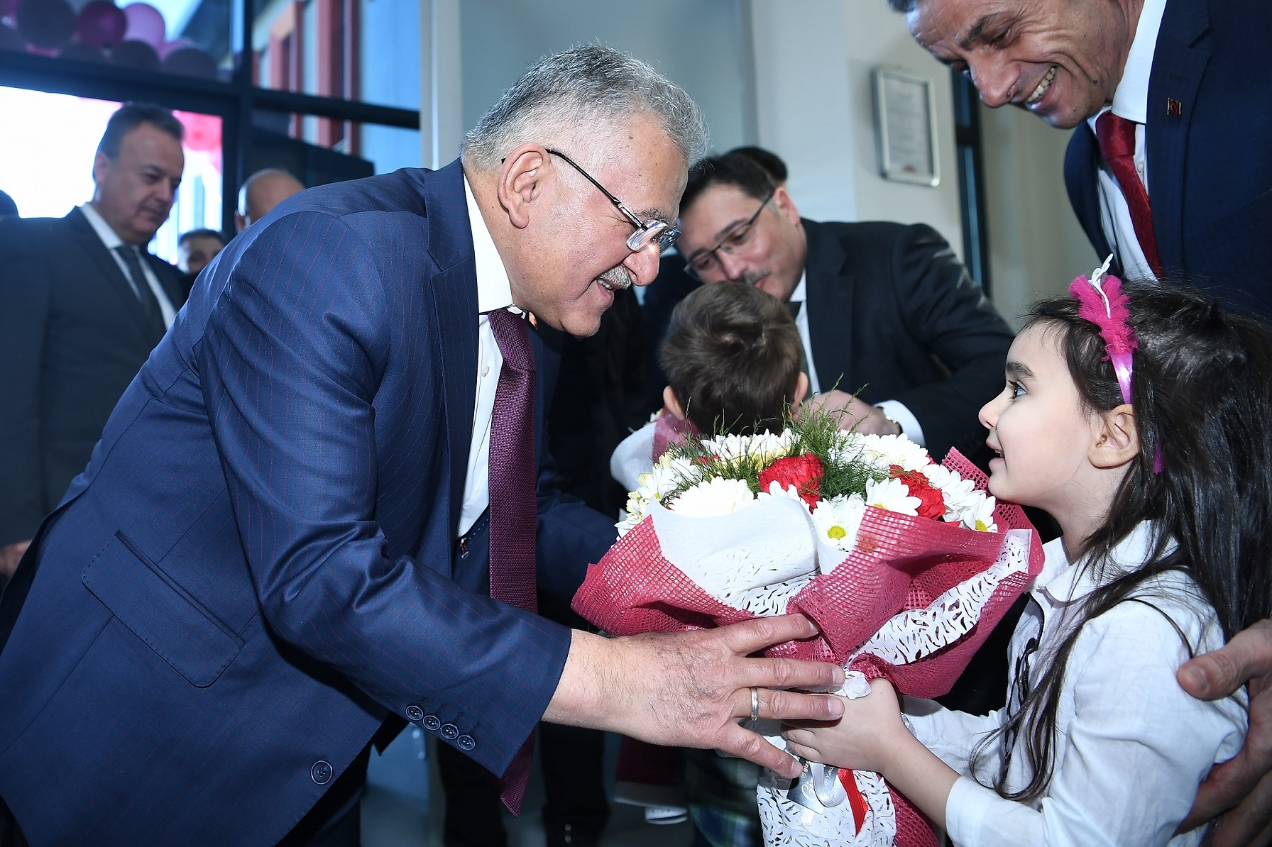 Başkan Büyükkılıç, Vali Çiçek ile Öğrencilerin Karne Sevincine Ortak Oldu