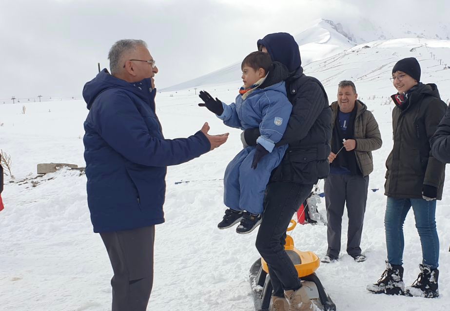 Büyükkılıç, Erciyes’te Kayak Severlerle Buluştu