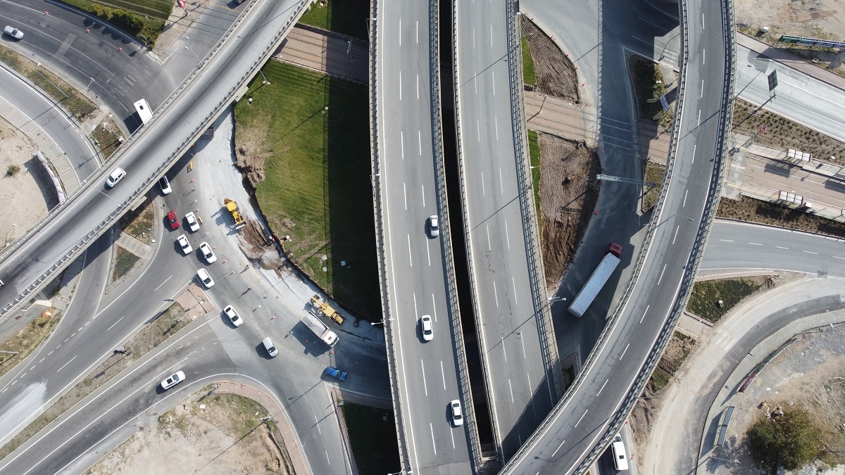 Büyükşehir’den 3 Bulvarı Birleştiren Katlı Kavşakta “Stratejik” Çalışma