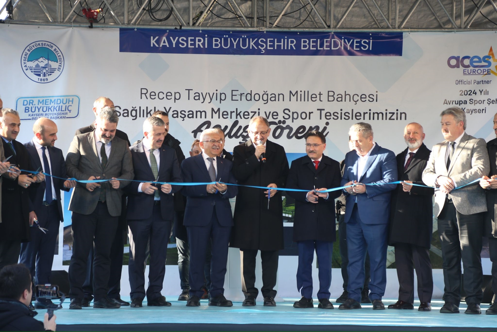 Büyükşehir’in Sağlıklı Yaşam Merkezi ve Spor Tesisleri’ne Muhteşem Açılış