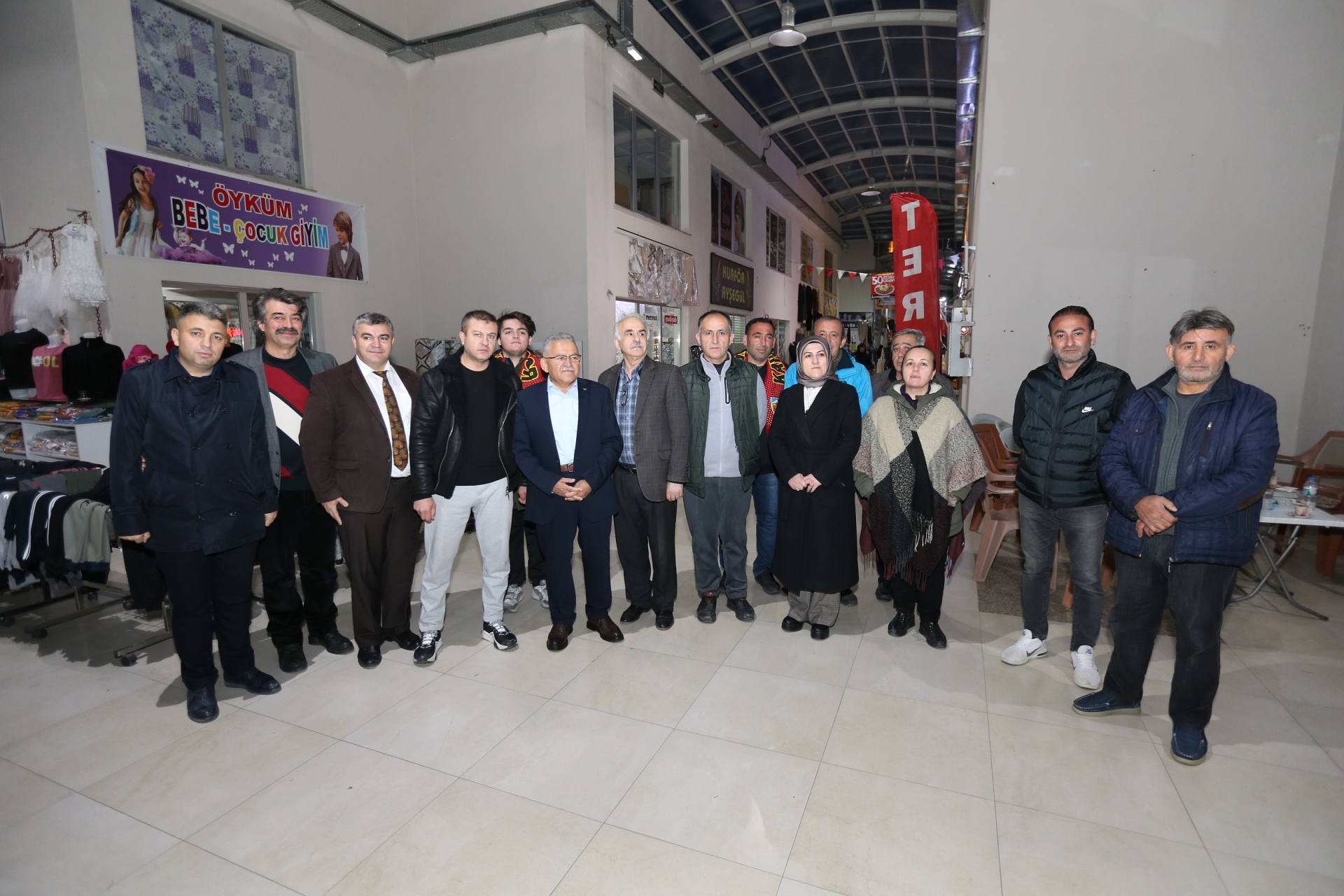 Çarşı İldem’de Coşkuyla Karşılanan Başkan Büyükkılıç “Esnafımızın Yüzü Gülüyor”
