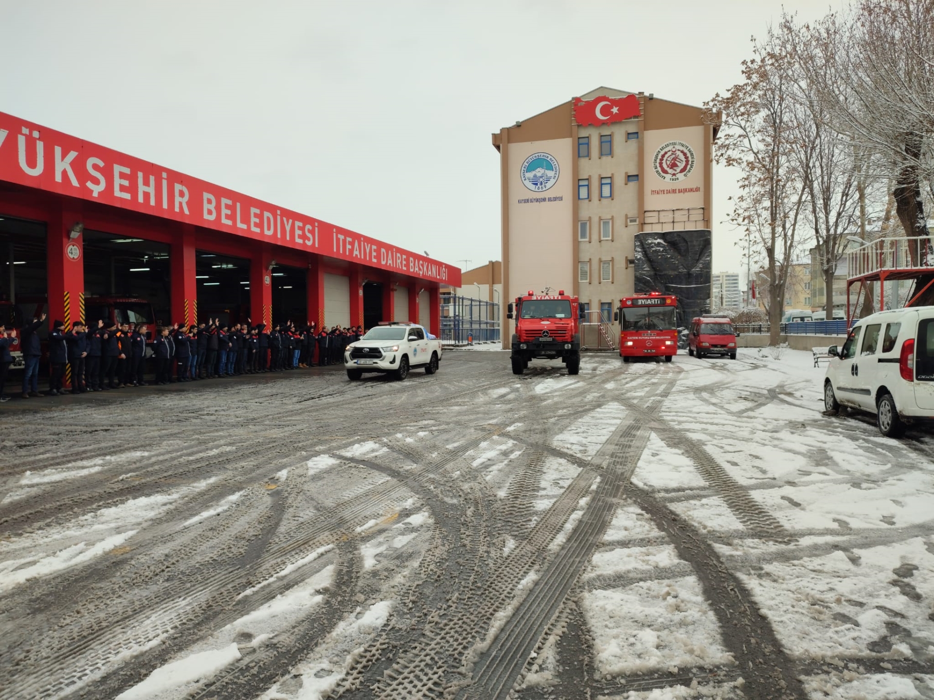 Başkan Büyükkılıç: “25 Araç ve 34 Personel, Deprem Bölgesine Yola Çıktı”