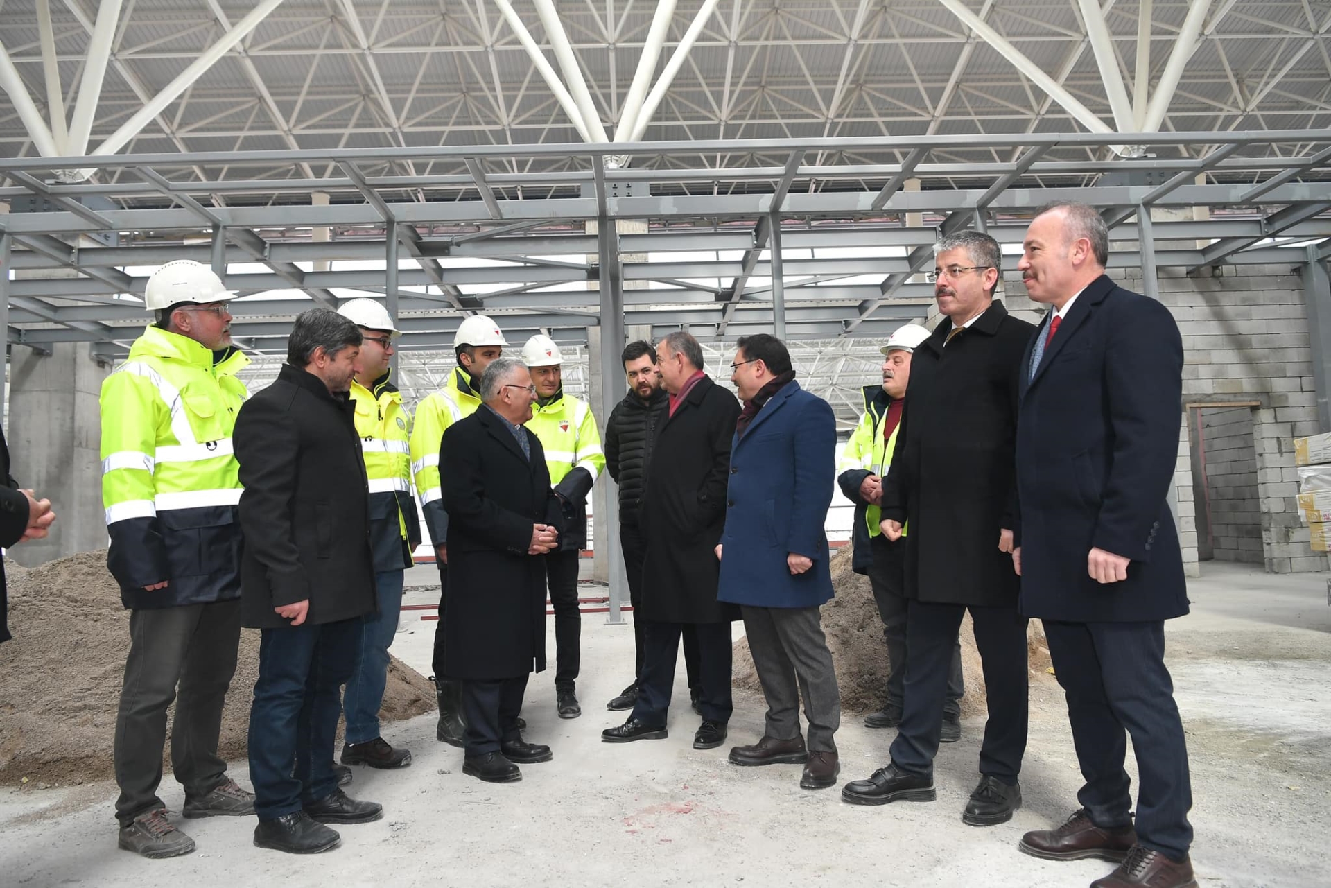 Başkan Büyükkılıç, AK Parti Genel Başkan Yardımcısı Özhseki, Vali Çiçek ve İl Başkanı Çopuroğlu ile birlikte Kayseri Havalimanı Yeni Terminal Binası Çalışmalarını İnceledi