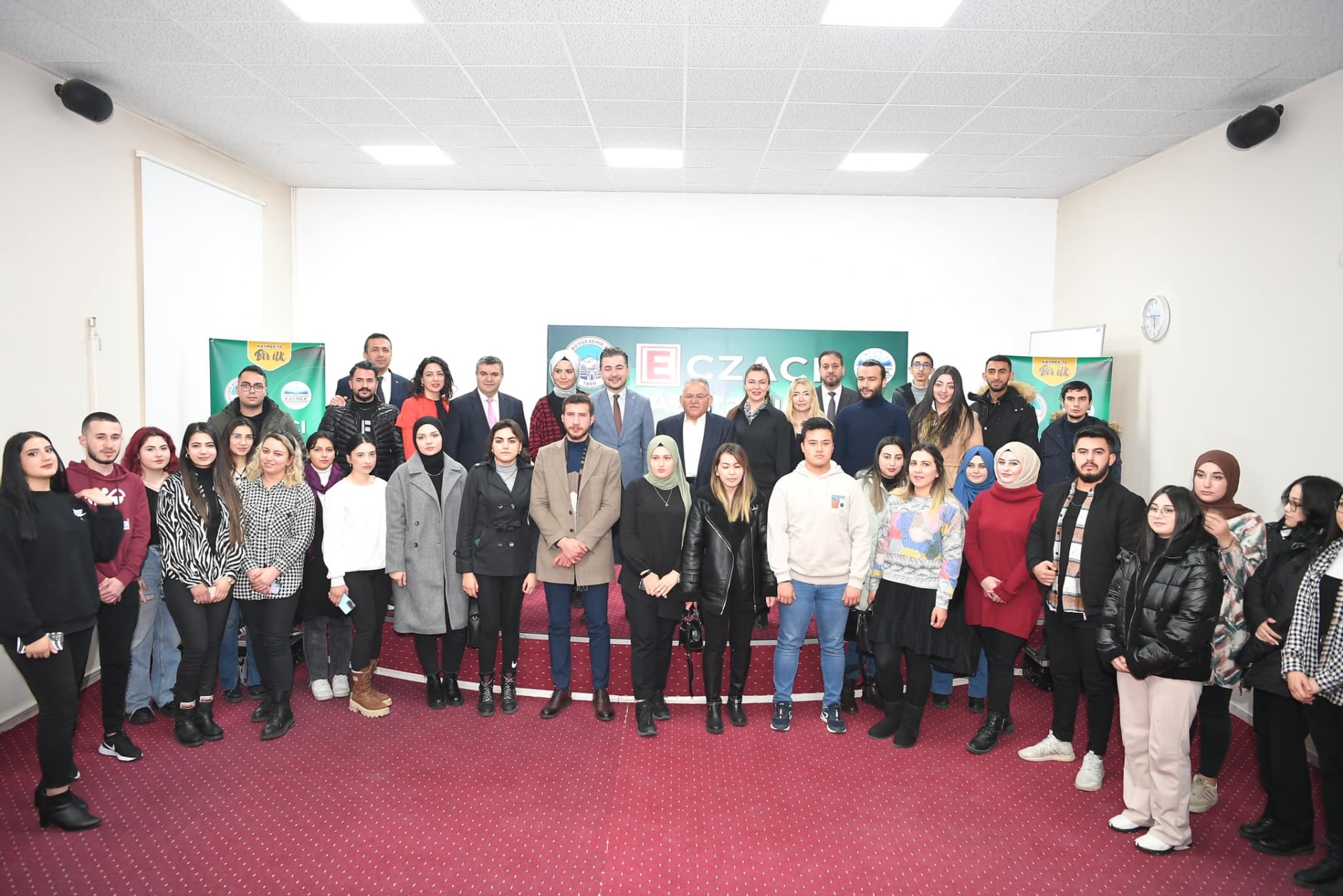 Başkan Büyükkılıç Türkiye'de İlk Olacak Eczacı Asistanlığı Kursunda İlk Ders Zilini Çaldı