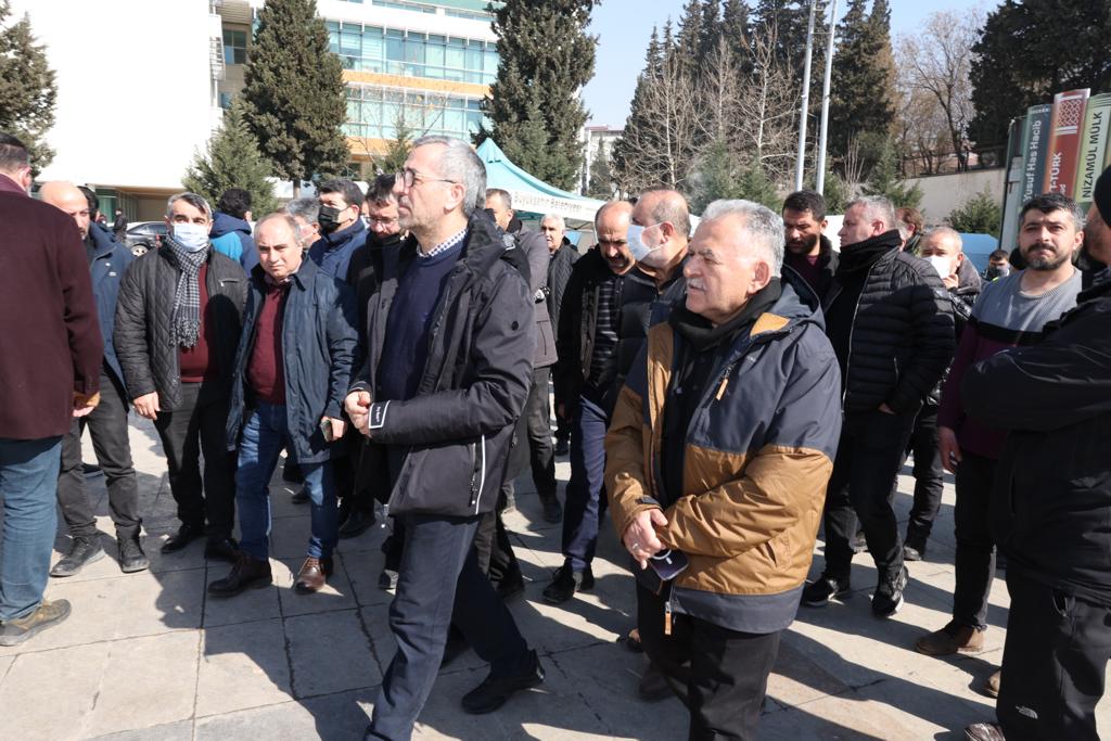 Büyükkılıç: “Kayseri Büyükşehir, Deprem Bölgesinde Temizlik Çalışmalarına Devam Ediyor”