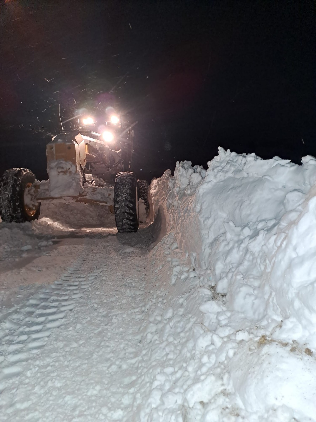 Büyükşehir, 10 İlçede 185 Mahalle Yolunu Daha Ulaşıma Açtı