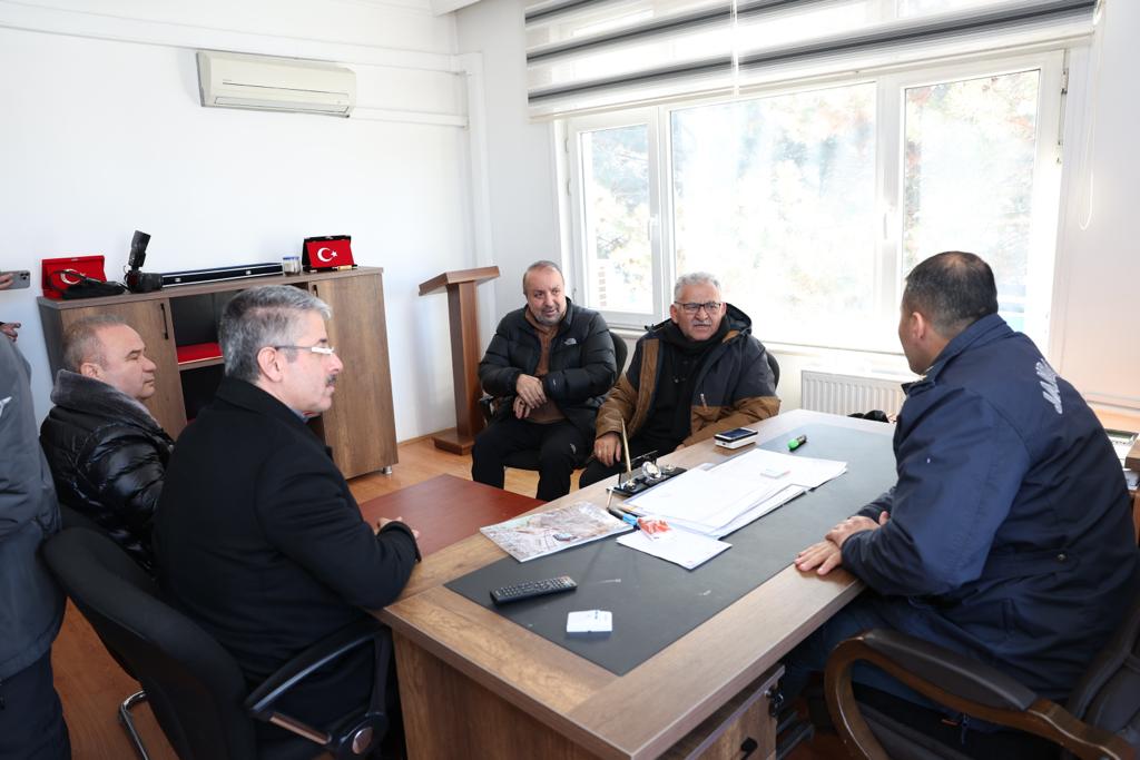 Deprem Bölgesine Giden Başkan Büyükkılıç’tan İhtiyaca Anında Talimat