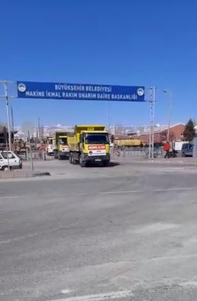 Kayseri Büyükşehir’den Deprem Bölgesine 7 Araçlık İş Makinesi İlave Destek