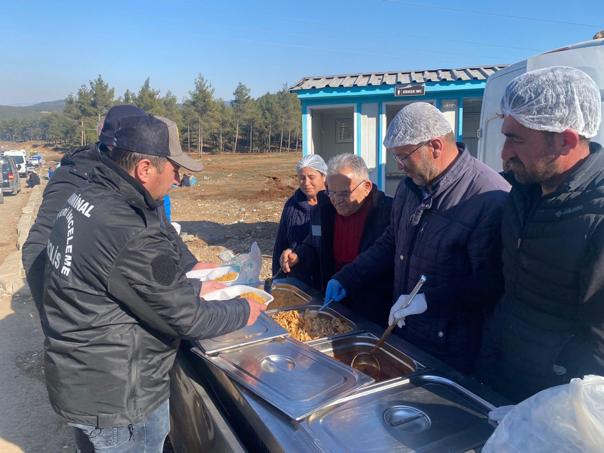 Kayseri Büyükşehir'den Günlük 15 Bin Depremzedeye Sıcak Yemek Hizmeti