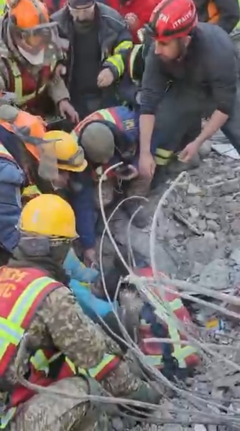 Kayseri İtfaiyesi, Depremin 180’inci Saatinde Bir Can Daha Kurtardı