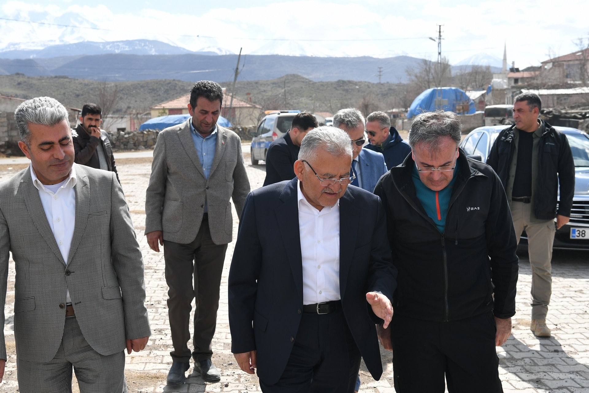 Başkan Büyükkılıç, Depremin Merkez Üssü Karpuzsekisi’nde İncelemelerde Bulundu