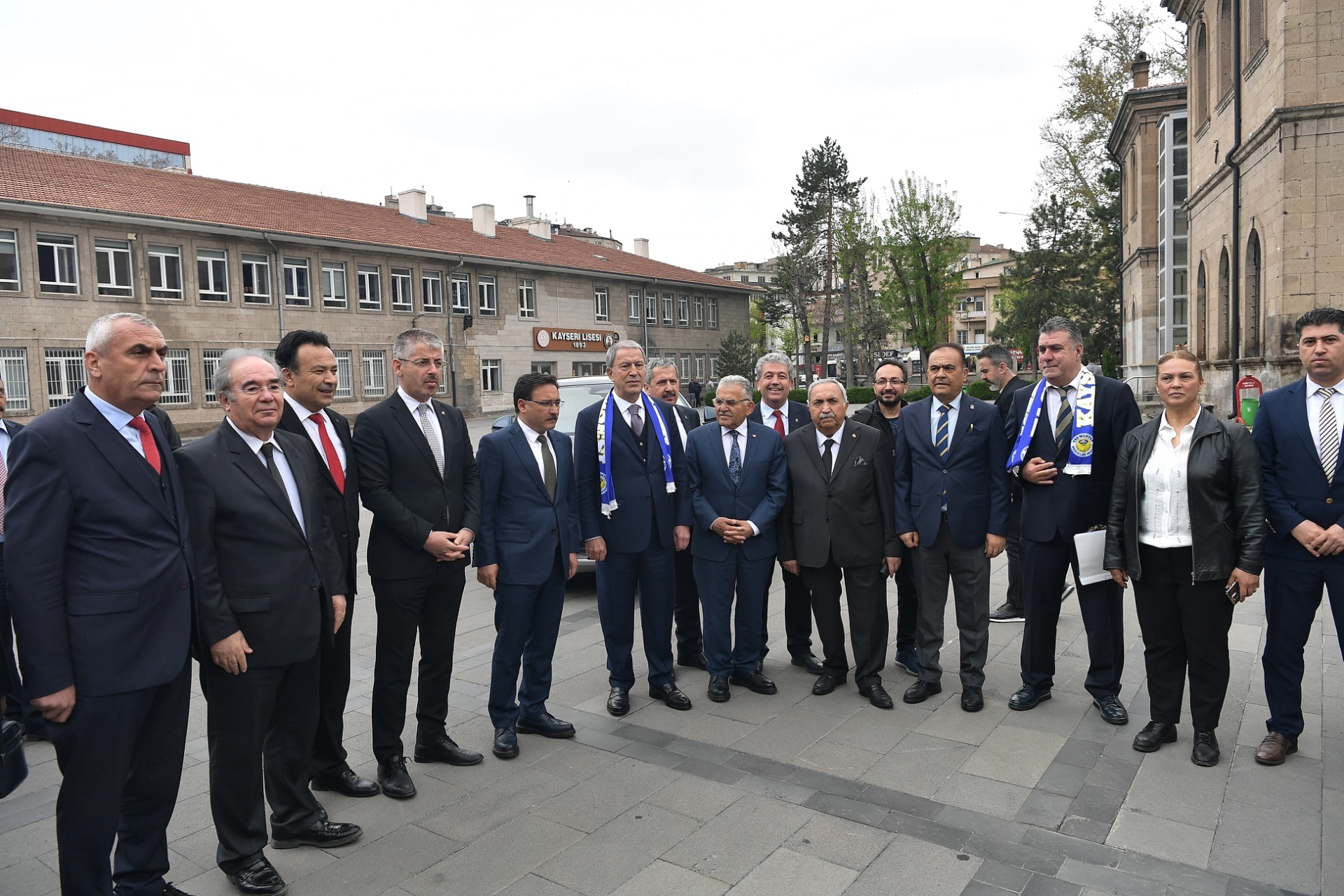 Bakan Akar ve Başkan Büyükkılıç Kayseri Lisesi Öğrencileriyle Buluştu