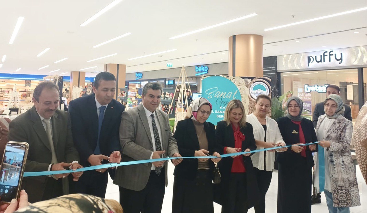 “Sanat Örgüsü” KAYMEK El Sanatları Sergisi Açıldı