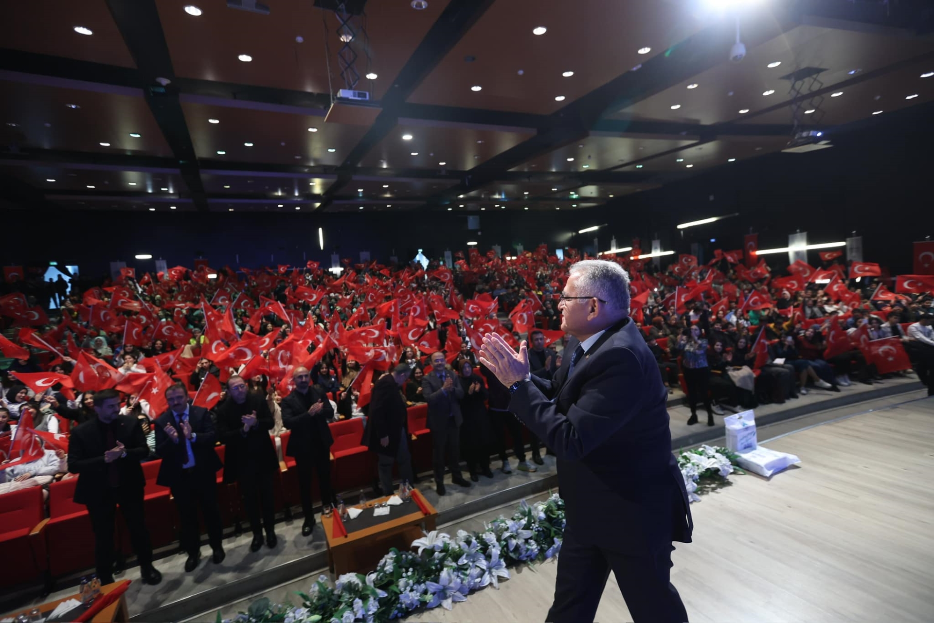 Öğrenci Dostu Başkan Büyükkılıç’tan Öğrencilere Büyük Kitap Desteği