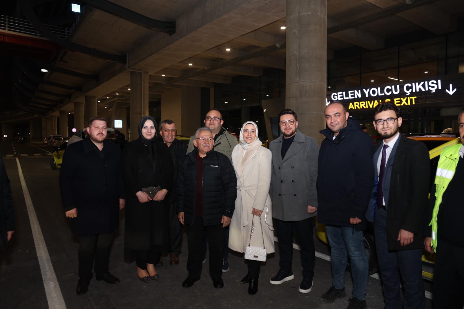 Başkan Büyükkılıç, Havalimanı'nın Yeni Terminal Binasında İlk Yolcuları Karşıladı
